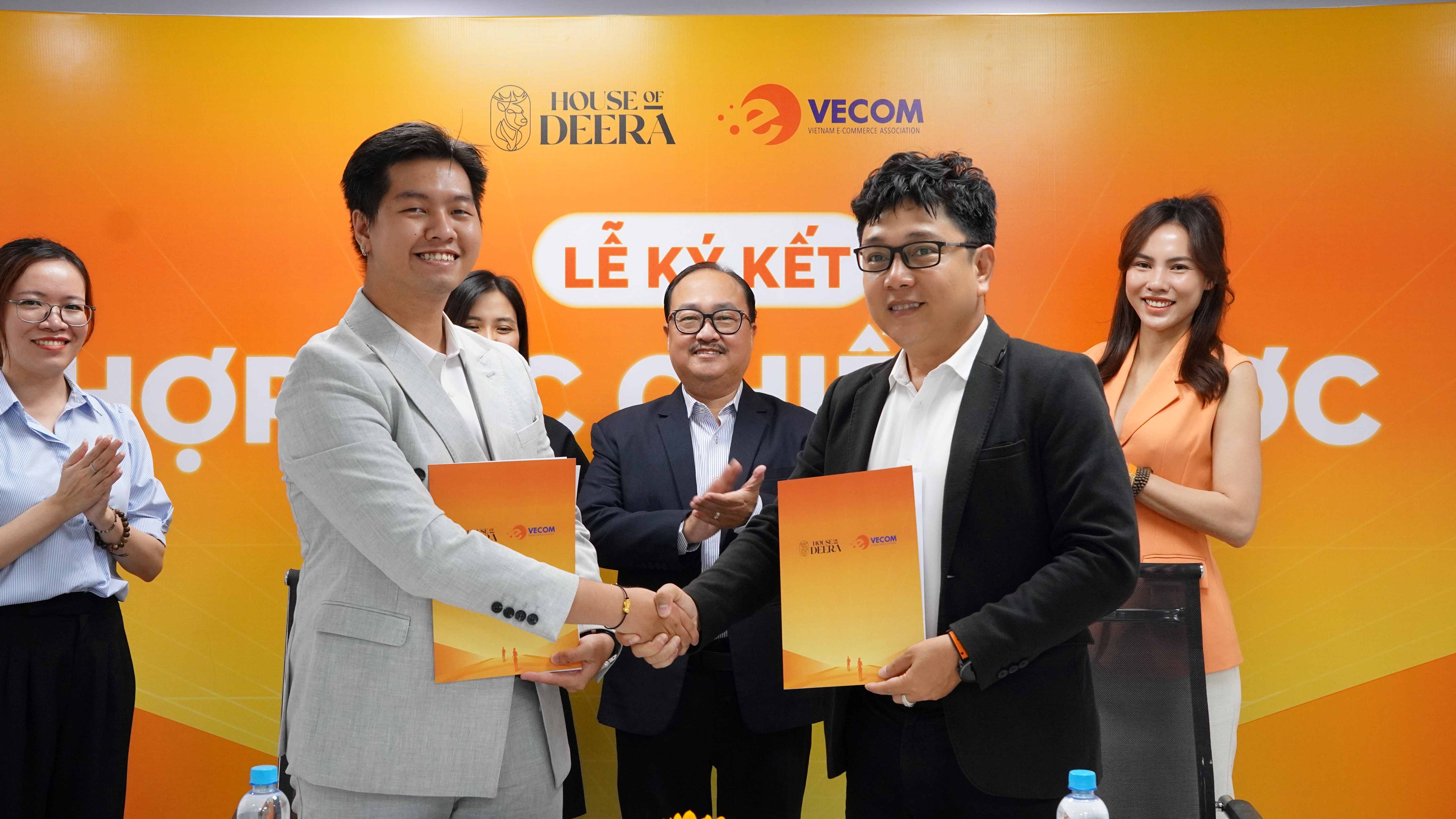 Livestream.jpg?t=1762423302