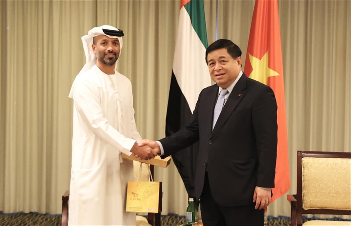 Phó Thủ tướng Nguyễn Chí Dũng và ông Khadem AIRemeithi, Giám đốc điều hành về hạ tầng ADIA.png?t=1758876326