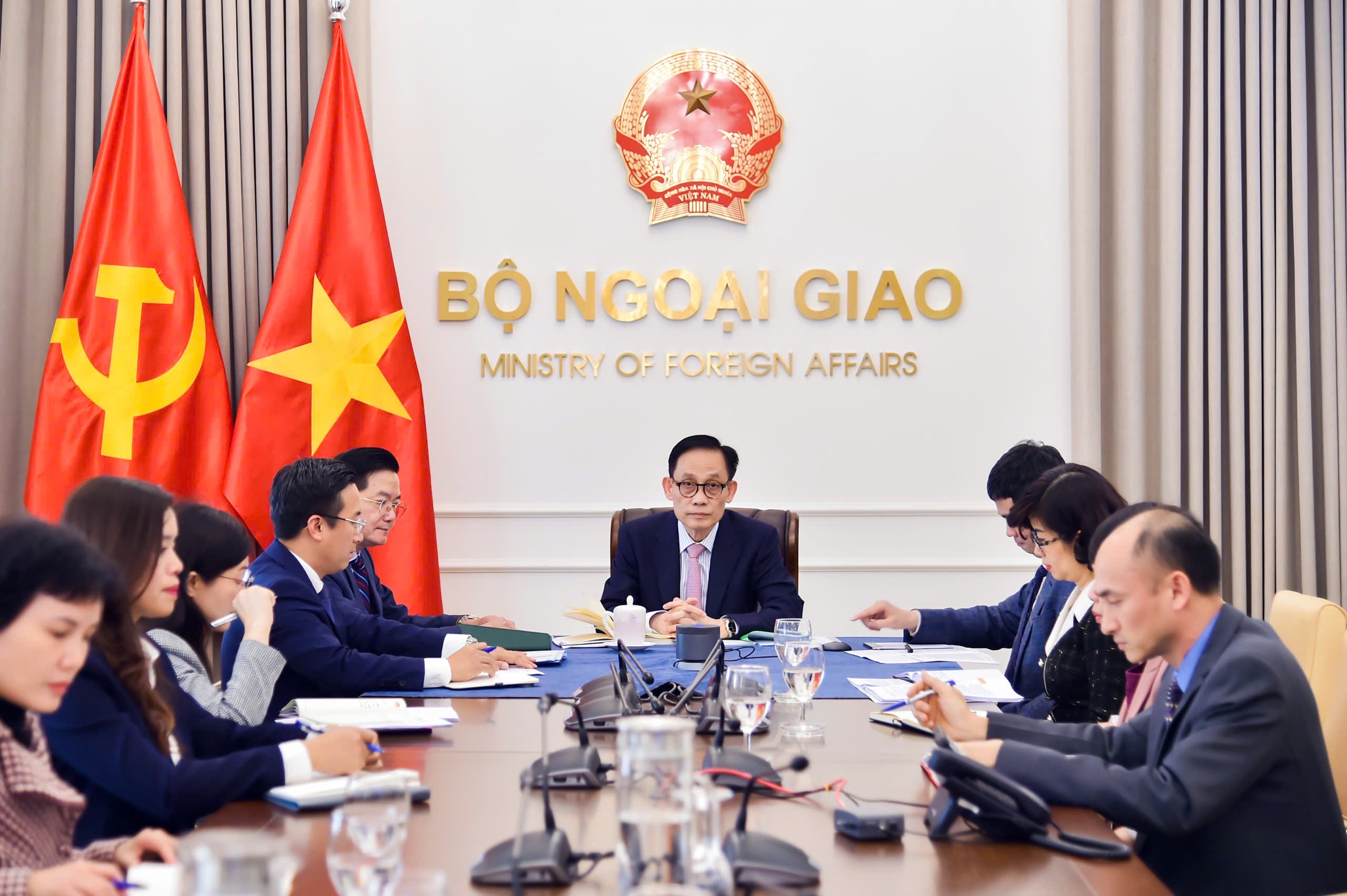 Bộ trưởng Ngoại giao Lê Hoài Trung điện đàm với Bộ trưởng Ngoại giao Hàn Quốc Cho Hyun