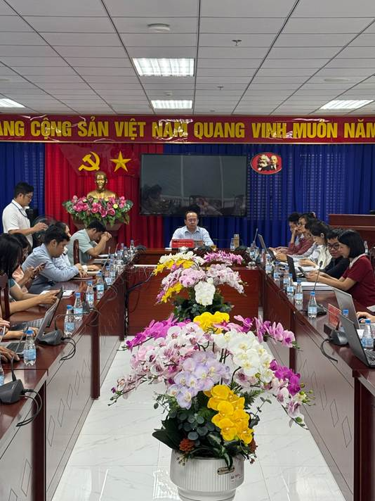 Ảnh 2. Quang cảnh buổi làm việc với sự tham dự của Đoàn nghiệm thu Trung ương, Ban Chỉ đạo Thành phố, các Giám sát viên và đại diện các cơ quan, đơn vị.