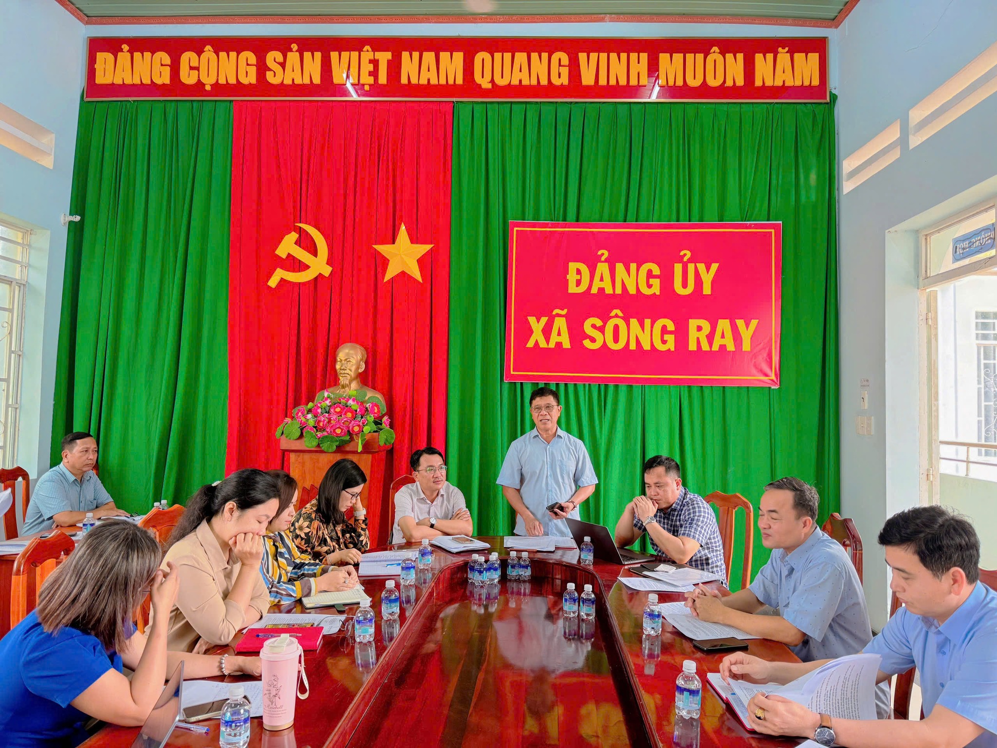 HỌP BAN CHỈ ĐẠO PHÁT TRIỂN KHOA HỌC, CÔNG NGHỆ, ĐỔI MỚI SÁNG TẠO VÀ CHUYỂN ĐỔI SỐ XÃ SÔNG RAY