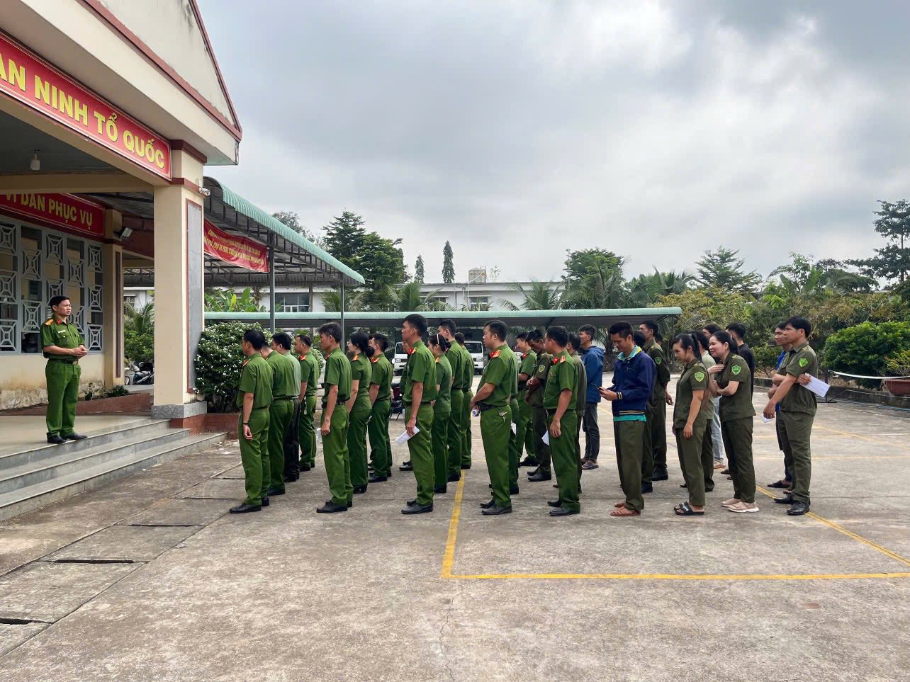 CÔNG AN XÃ SÔNG RAY PHÁT ĐỘNG ỦNG HỘ MIỀN TRUNG – CHUNG TAY HỖ TRỢ BÀ CON VÙNG LŨ