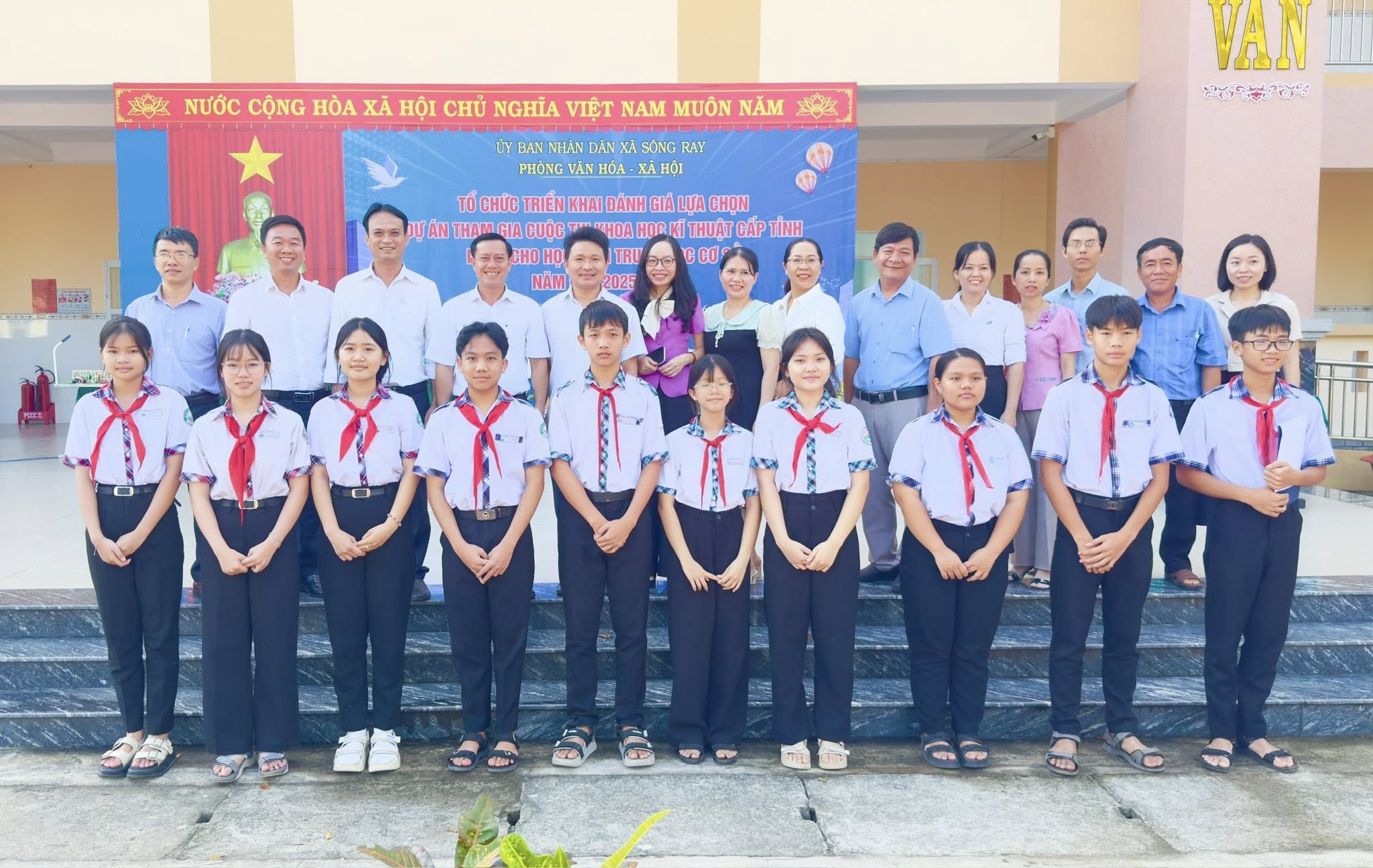 UBND XÃ SÔNG RAY TỔ CHỨC HOẠT ĐỘNG ĐÁNH GIÁ, LỰA CHỌN DỰ ÁN THAM GIA CUỘC THI KHOA HỌC, KỸ THUẬT CẤP TỈNH DÀNH CHO HỌC SINH THCS