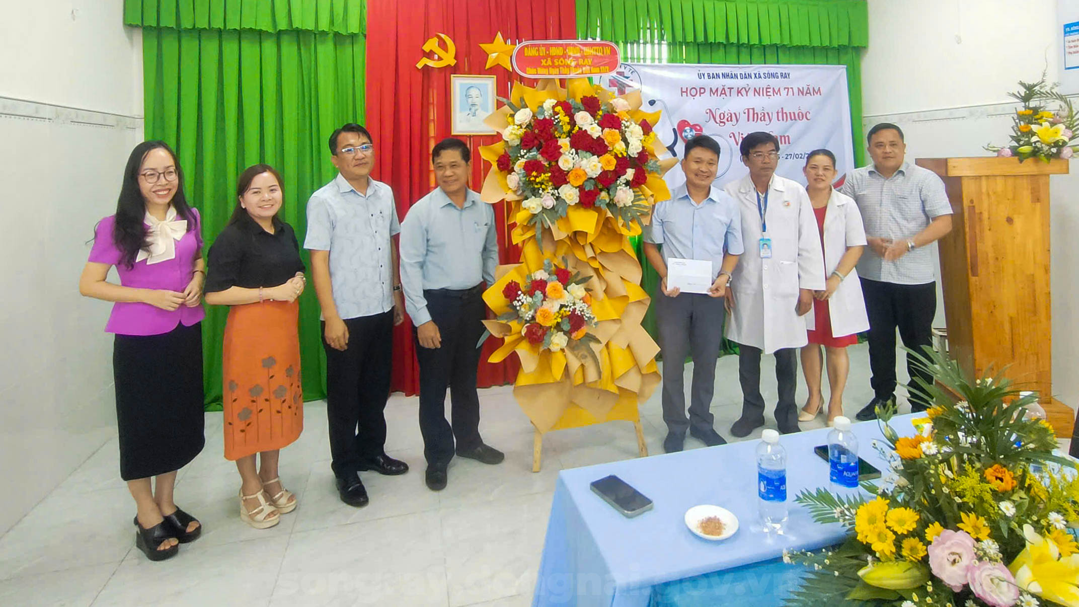 Lãnh đạo Đảng ủy - HĐND - UBND - Ủy ban MTTQ Việt Nam xã Sông Ray đã đến thăm, chúc mừng tập thể y, bác sĩ Trạm Y tế xã nhân dịp kỷ niệm 71 năm Ngày Thầy thuốc Việt Nam (27/02/1955 - 27/02/2026)