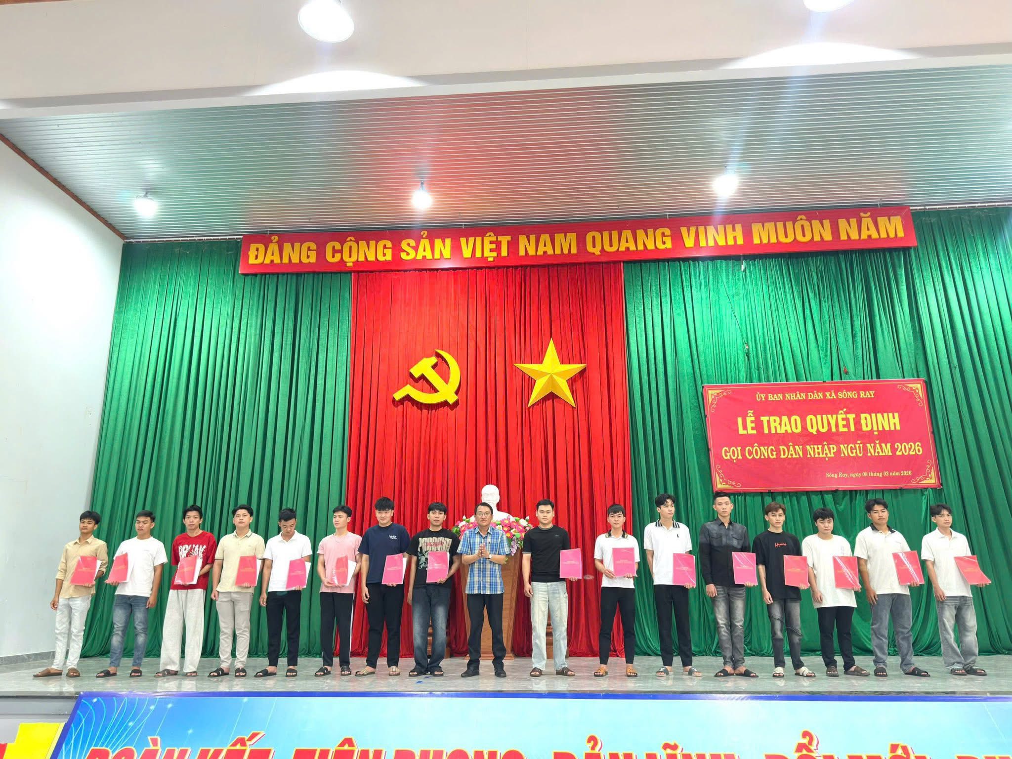 LỄ TRAO QUYẾT ĐỊNH GỌI CÔNG DÂN NHẬP NGŨ THỰC HIỆN NGHĨA VỤ QUÂN SỰ VÀ NGHĨA VỤ THAM GIA CÔNG AN NHÂN DÂN NĂM 2026