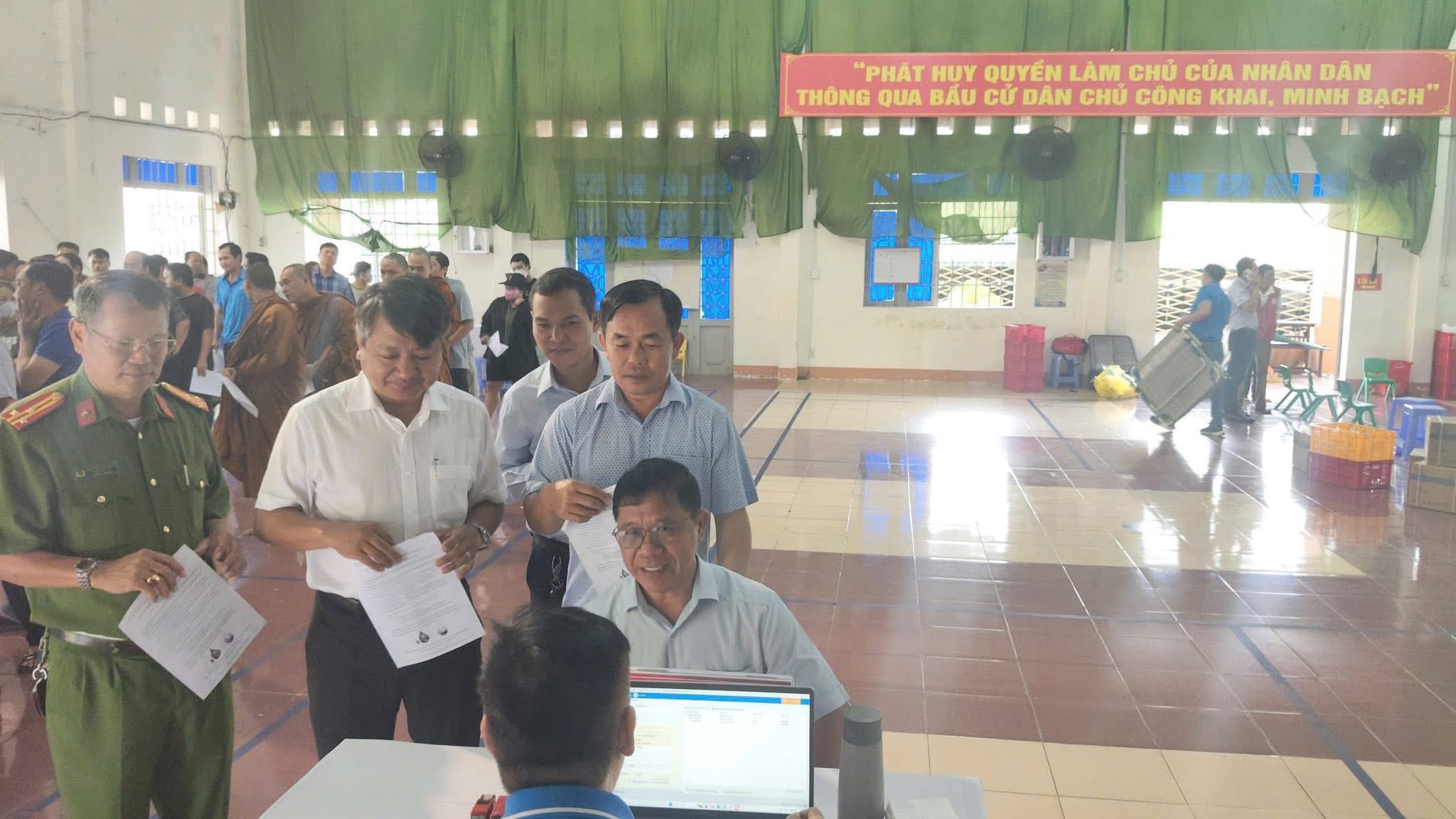 LAN TỎA NGHĨA CỬ CAO ĐẸP – THÀNH CÔNG NGÀY HỘI HIẾN MÁU TÌNH NGUYỆN TẠI SÔNG RAY