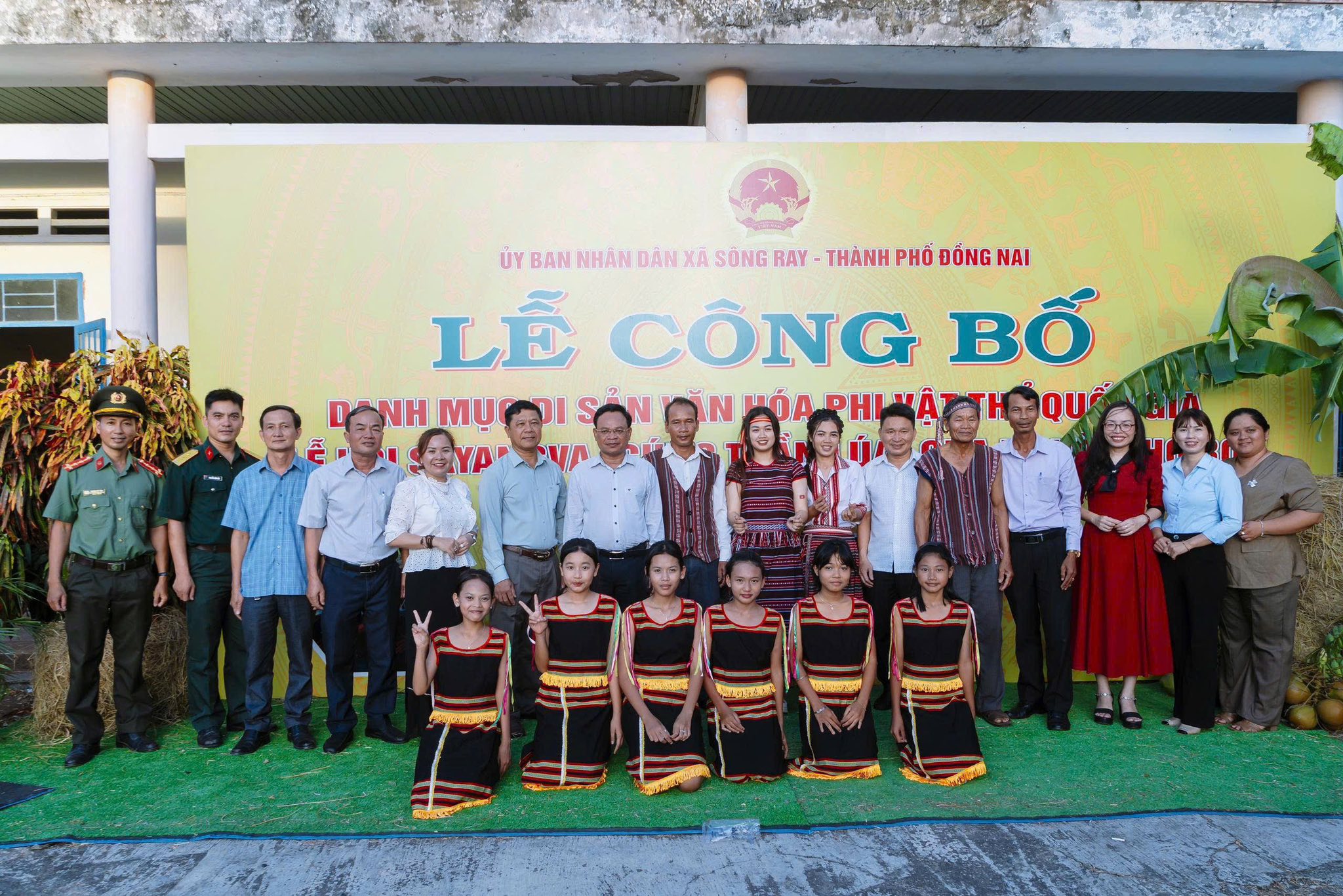 XÃ SÔNG RAY TRANG TRỌNG TỔ CHỨC LỄ CÔNG BỐ DI SẢN VĂN HÓA PHI VẬT THỂ QUỐC GIA LỄ HỘI SAYANGVA (CÚNG THẦN LÚA) CỦA NGƯỜI CHƠ RO