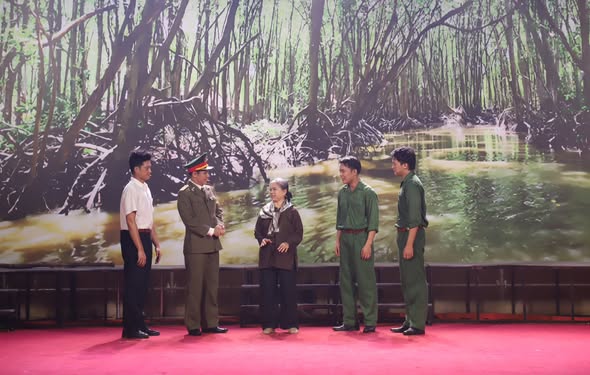 Công diễn vở kịch nói “Những chiến binh bất tử”