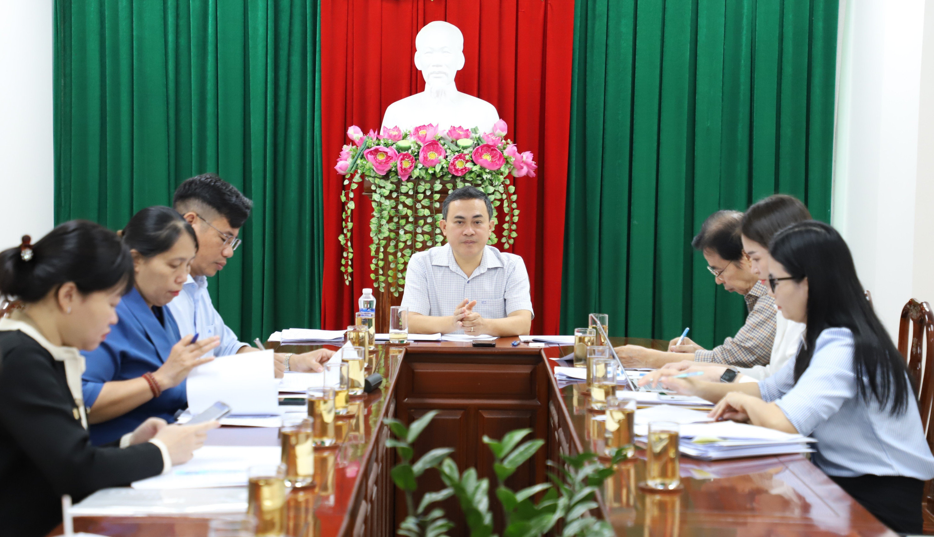Ông Lê Trường Sơn - Ủy viên Ban Thường vụ Tỉnh ủy, Phó Chủ tịch UBND tỉnh chủ trì buổi làm việc