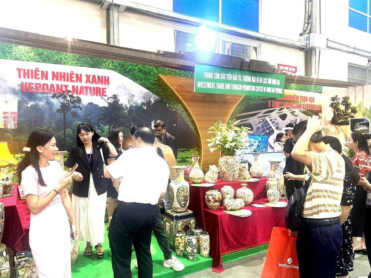 Các sản phẩm của tỉnh tham gia triển lãm, quảng bá tại Hội chợ