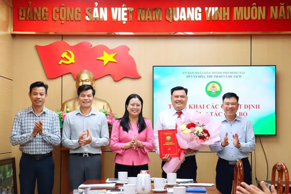 TRIỂN KHAI QUYẾT ĐỊNH VỀ CÔNG TÁC CÁN BỘ