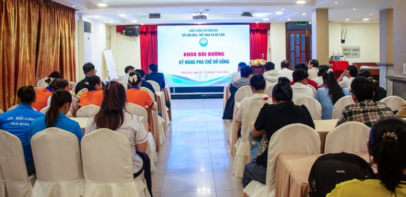 BỒI DƯỠNG KỸ NĂNG PHA CHẾ ĐỒ UỐNG CHO CÁC CƠ SỞ KINH DOANH DỊCH VỤ DU LỊCH