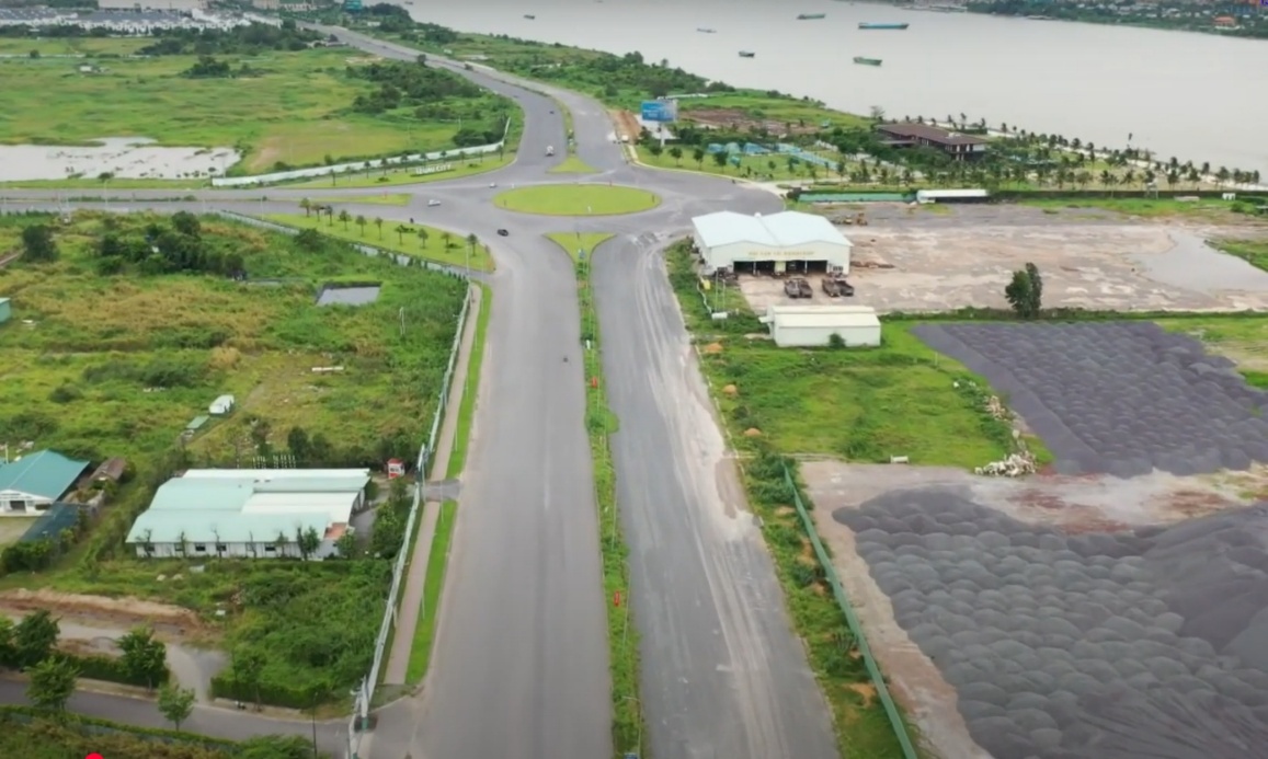 'An aerial view of a road intersection

AI-generated content may be incorrect.'