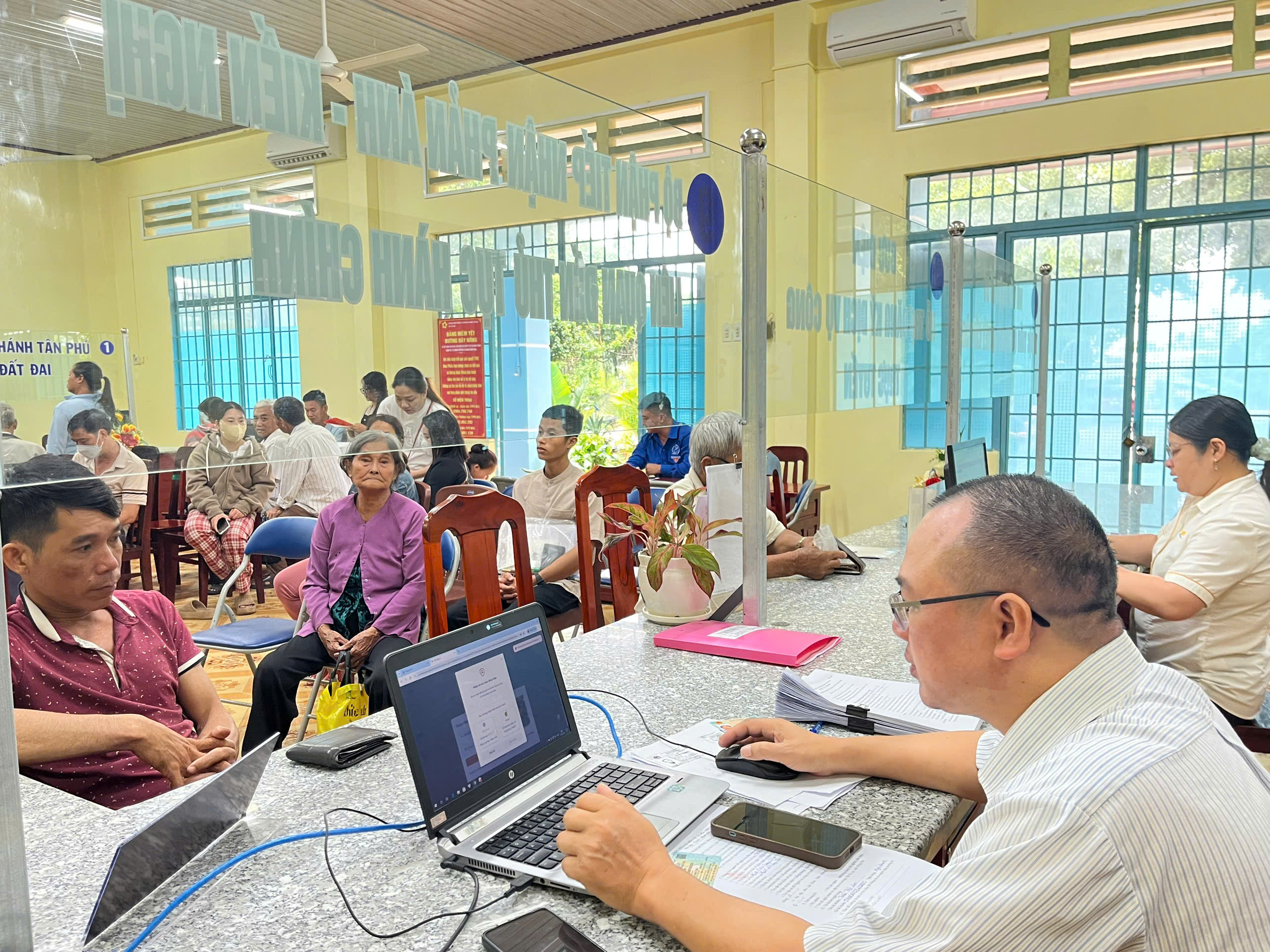 Chiến dịch 30 ngày “nâng cao tỷ lệ số hóa, dịch vụ công trực tuyến và thanh toán không dùng tiền mặt”.