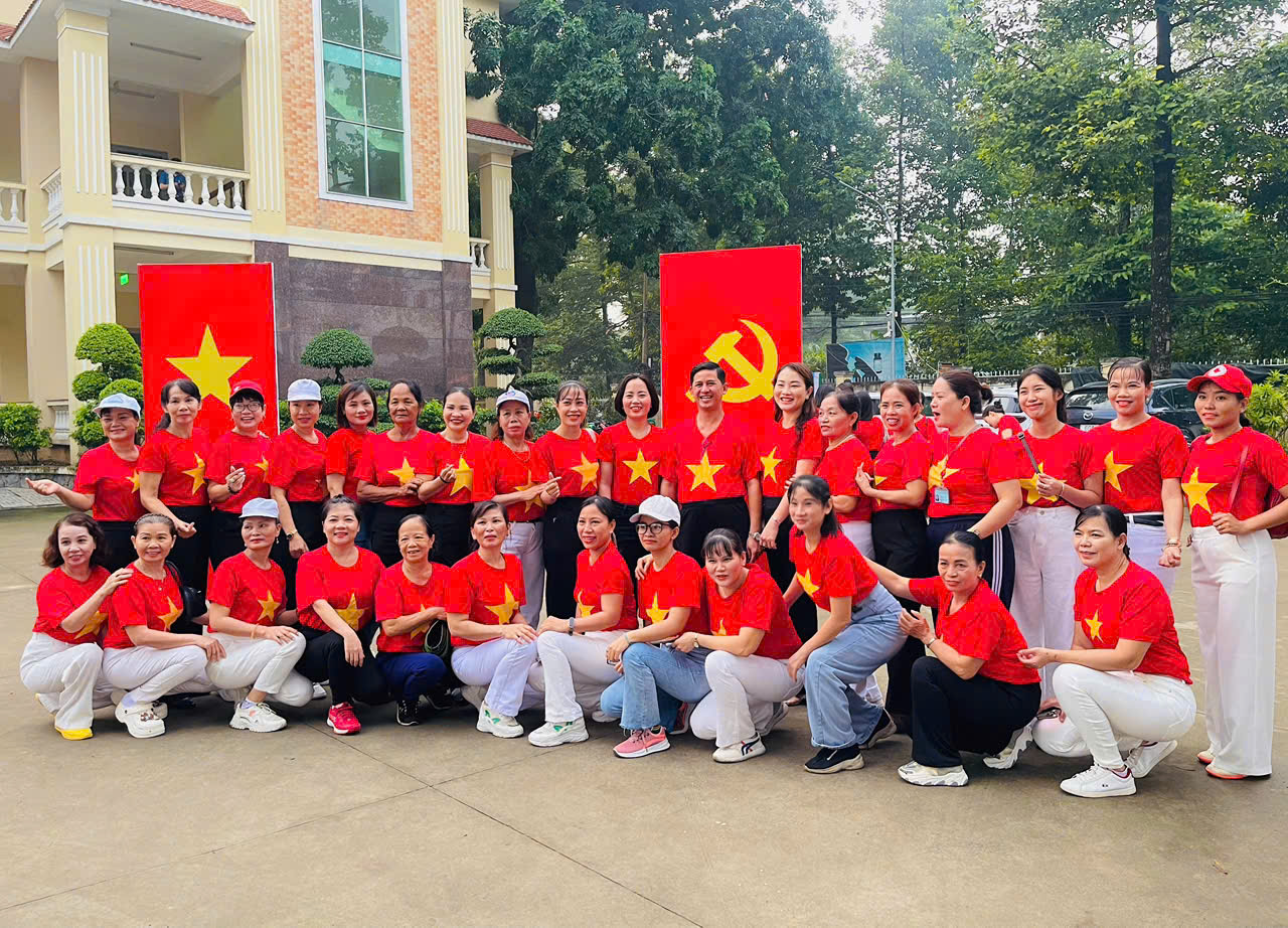 Cán bộ Công chức phường tham gia chương trình