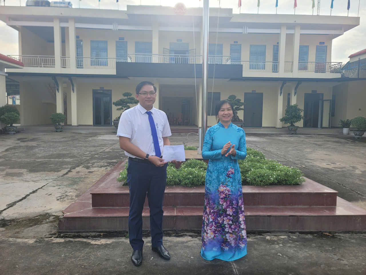 UBND XÃ TÂN AN PHÁT ĐỘNG QUYÊN GÓP ỦNG HỘ  ĐỒNG BÀO VÙNG BÃO LŨ