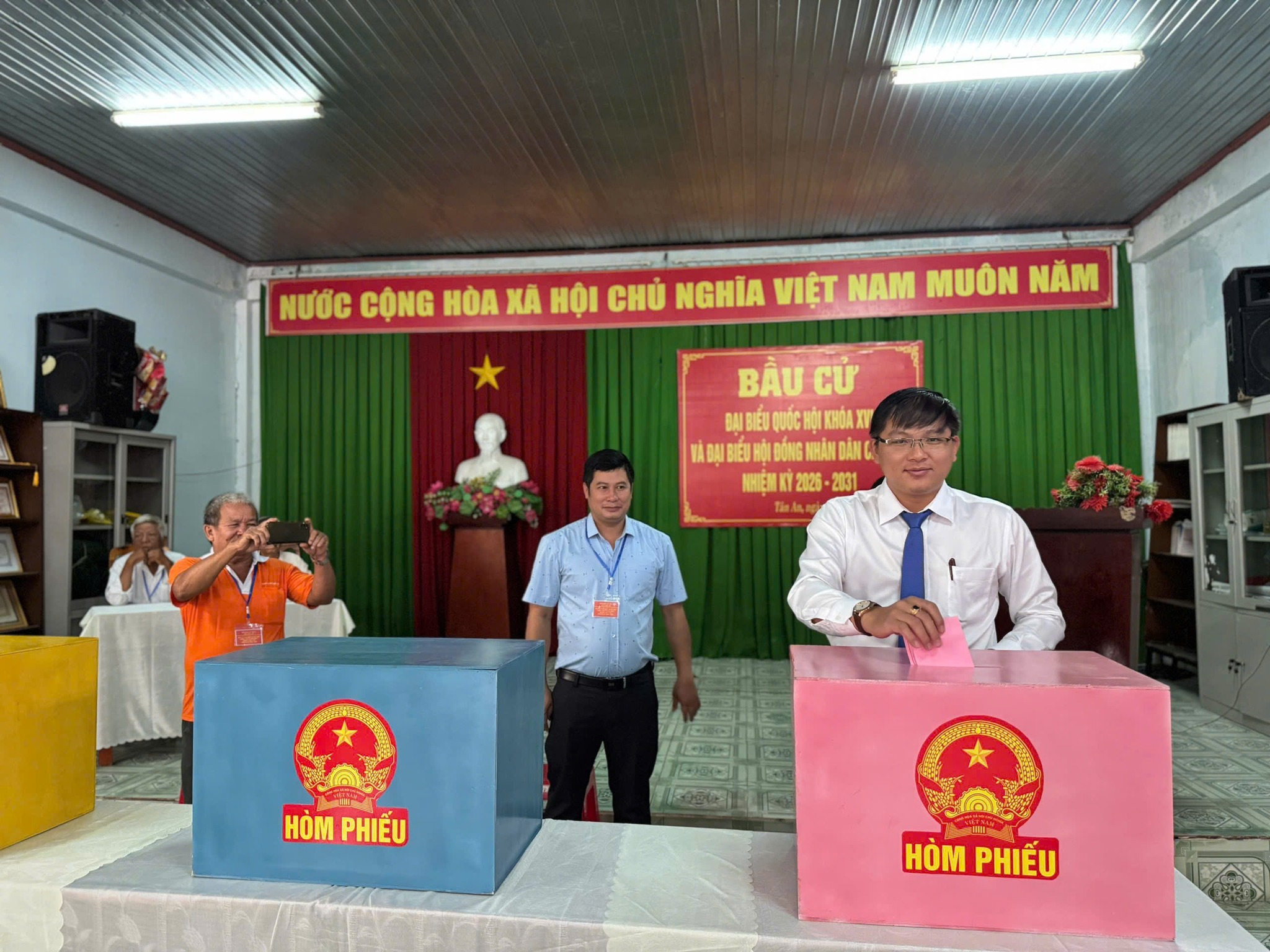 Cử tri xã Tân An phấn khởi tham gia bầu cử tại 15 khu vực bỏ phiếu trên địa bàn xã