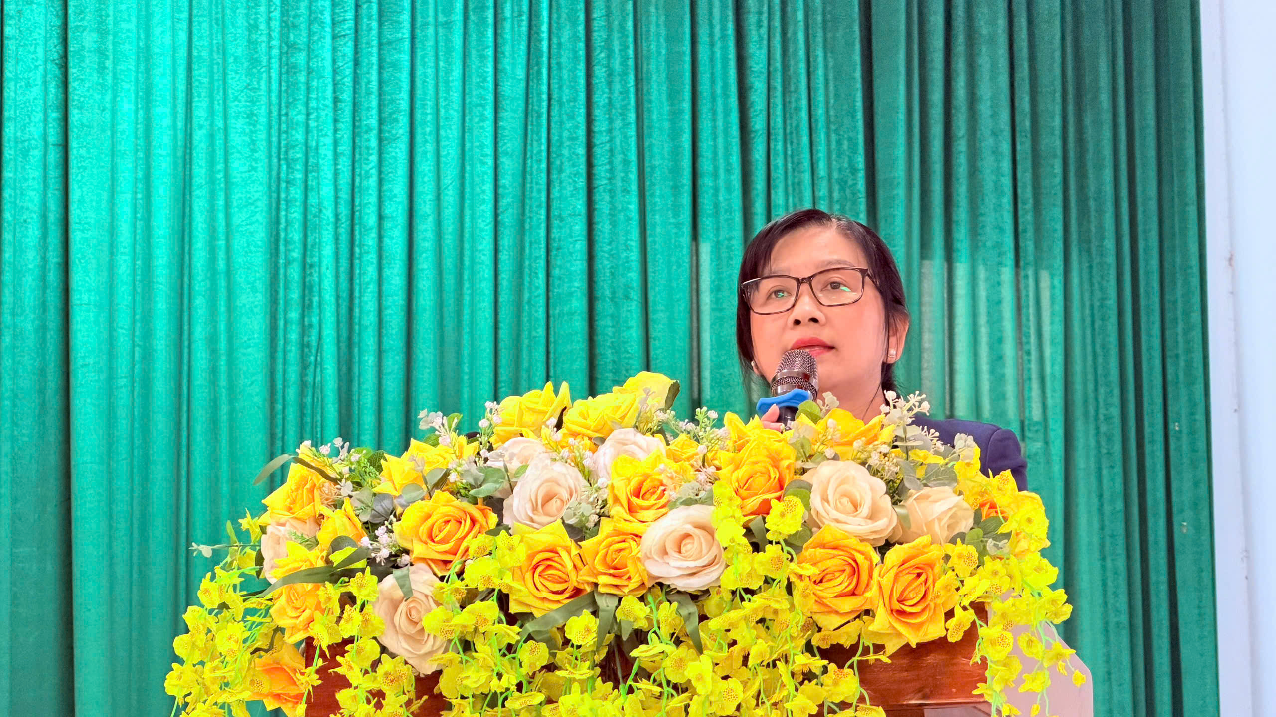 Đồng chí Lê Đỗ Kim Chi – Bí thư Đảng ủy, Chủ tịch HĐND xã phát biểu khai mạc lễ phát động
