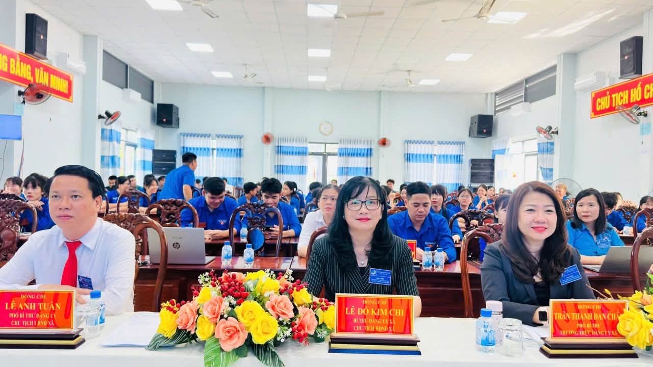 Các đồng chí lãnh đạo tham dự Đại hội