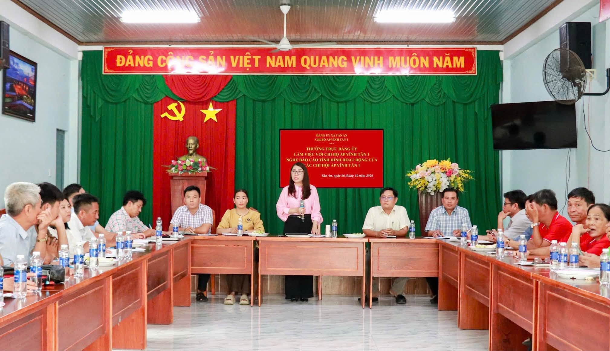 Đồng chí Trần Thanh Đan Châu – Phó Bí thư Thường trực Đảng ủy xã Tân An phát biểu kết luận buổi làm việc