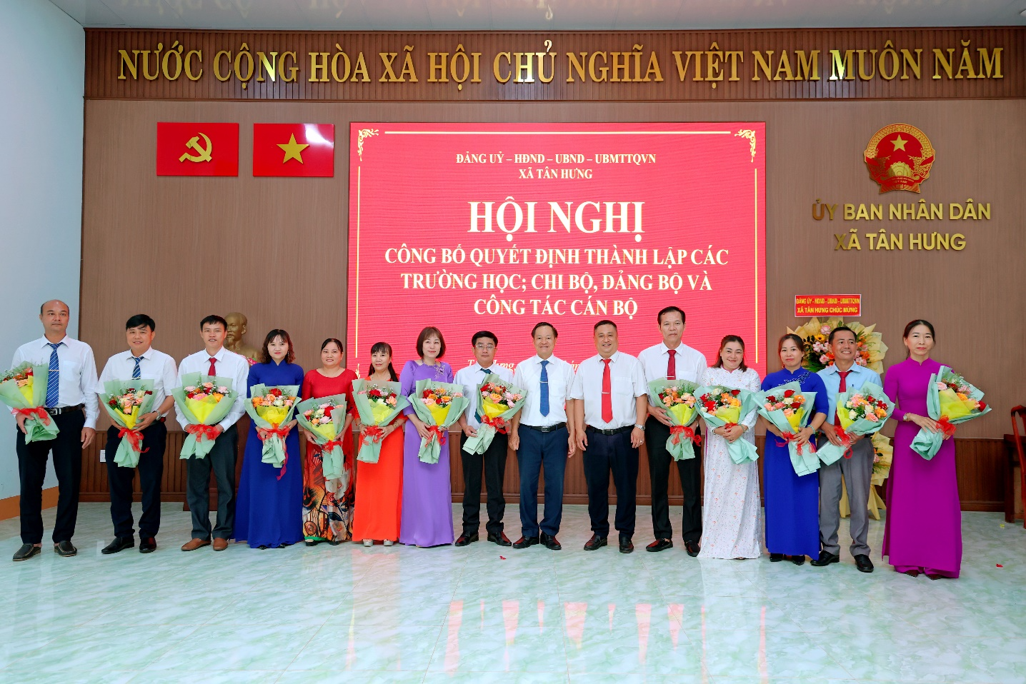 A group of people posing for a photo

Description automatically generated