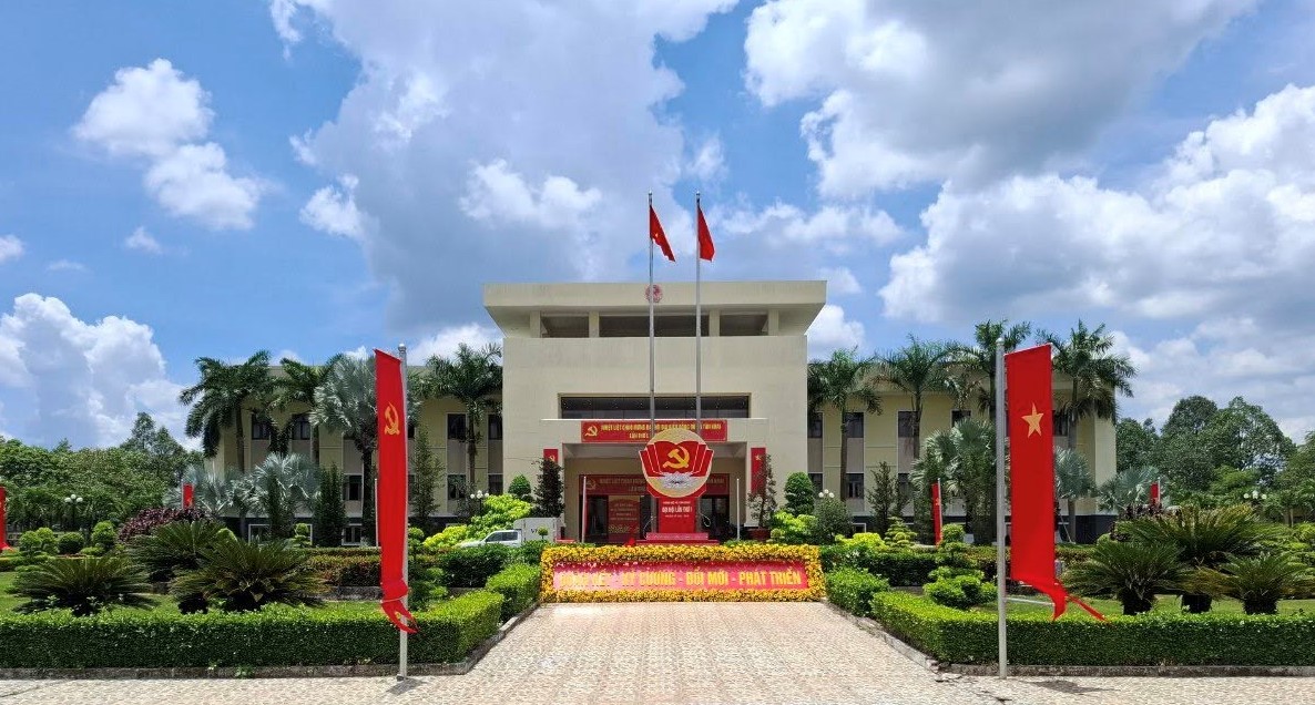 Quang cảnh trước khu vực tổ chức Đại hội đại biểu Đảng bộ xã.