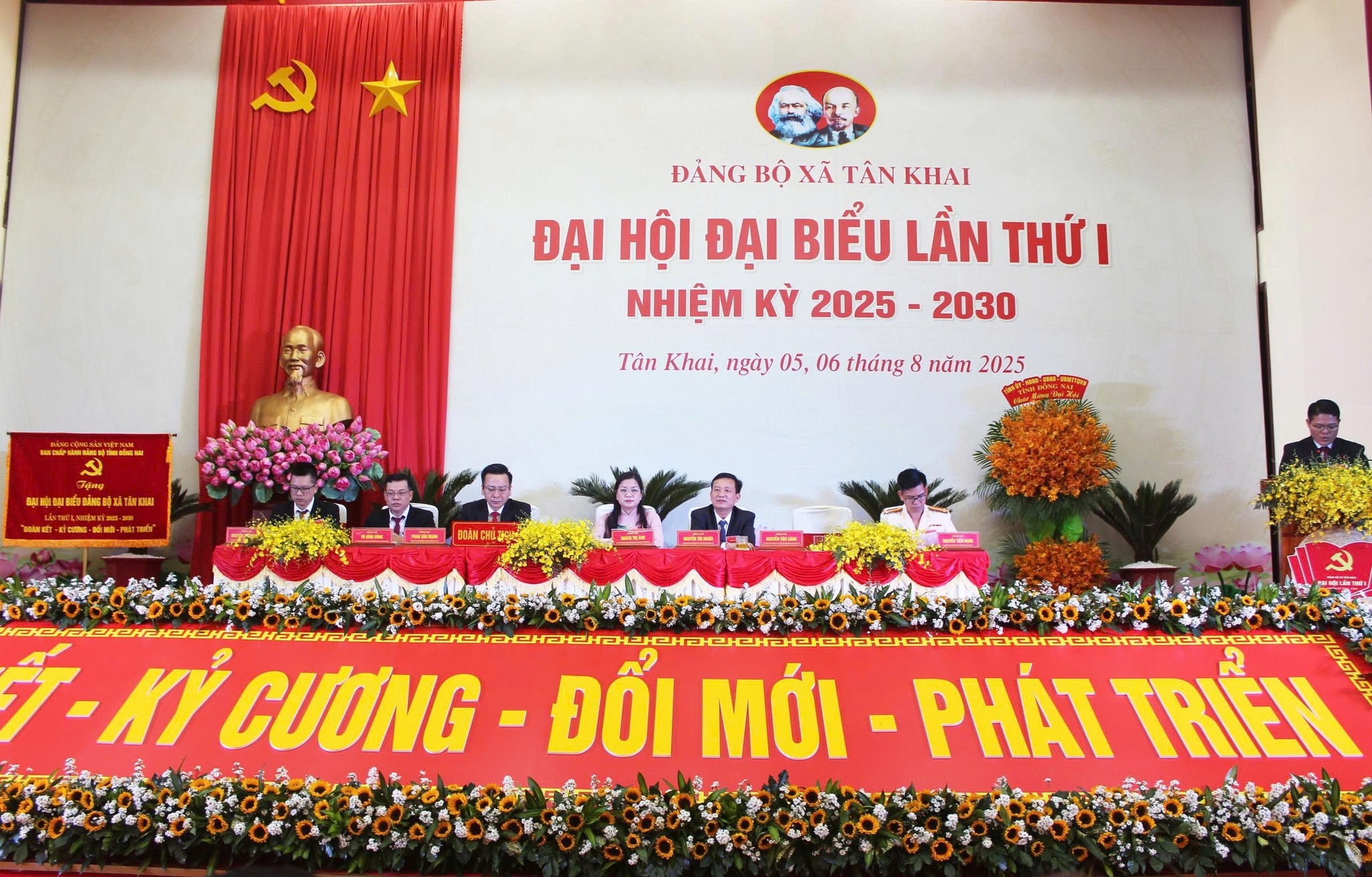 Đoàn chủ tịch điều hành Đại hội chiều ngày 05/8/2025. Ảnh: Than Mai.