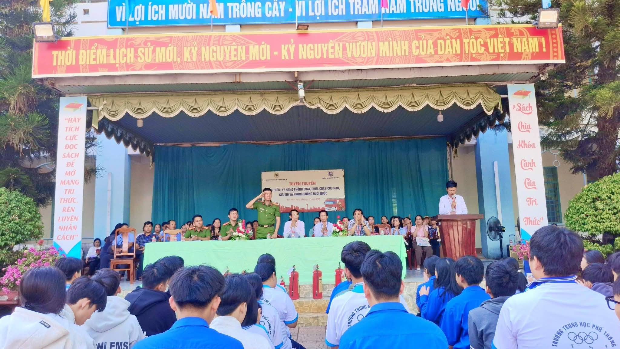 Quang cảnh buổi tuyên truyền.