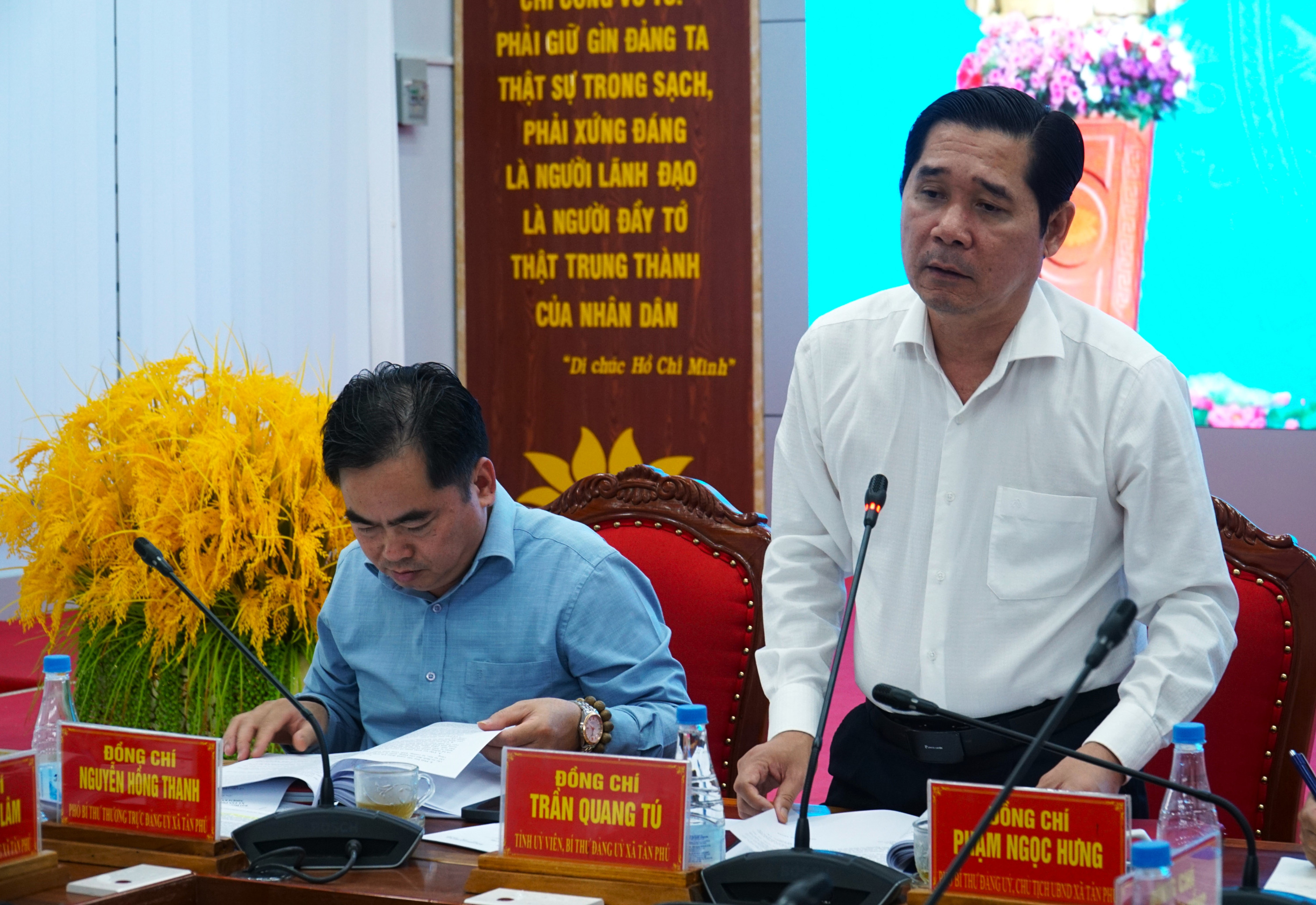 Đồng chí Trần Quang Tú - Tỉnh ủy viên, Bí thư Đảng ủy xã, Chủ tịch HĐND xã Tân Phú