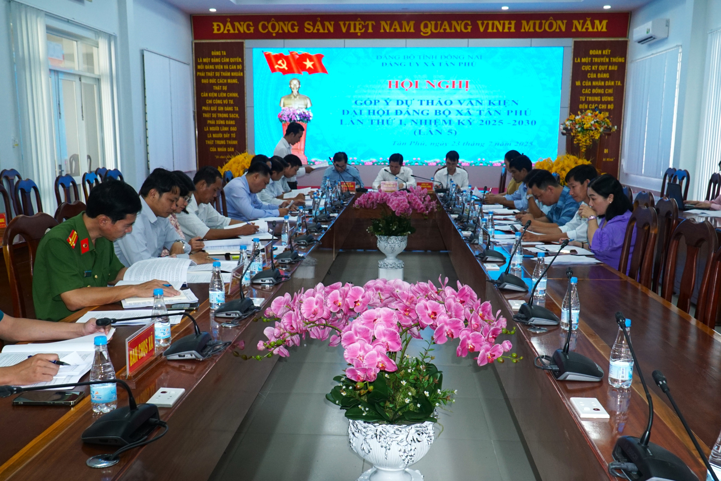 Toàn cảnh cuộc họp