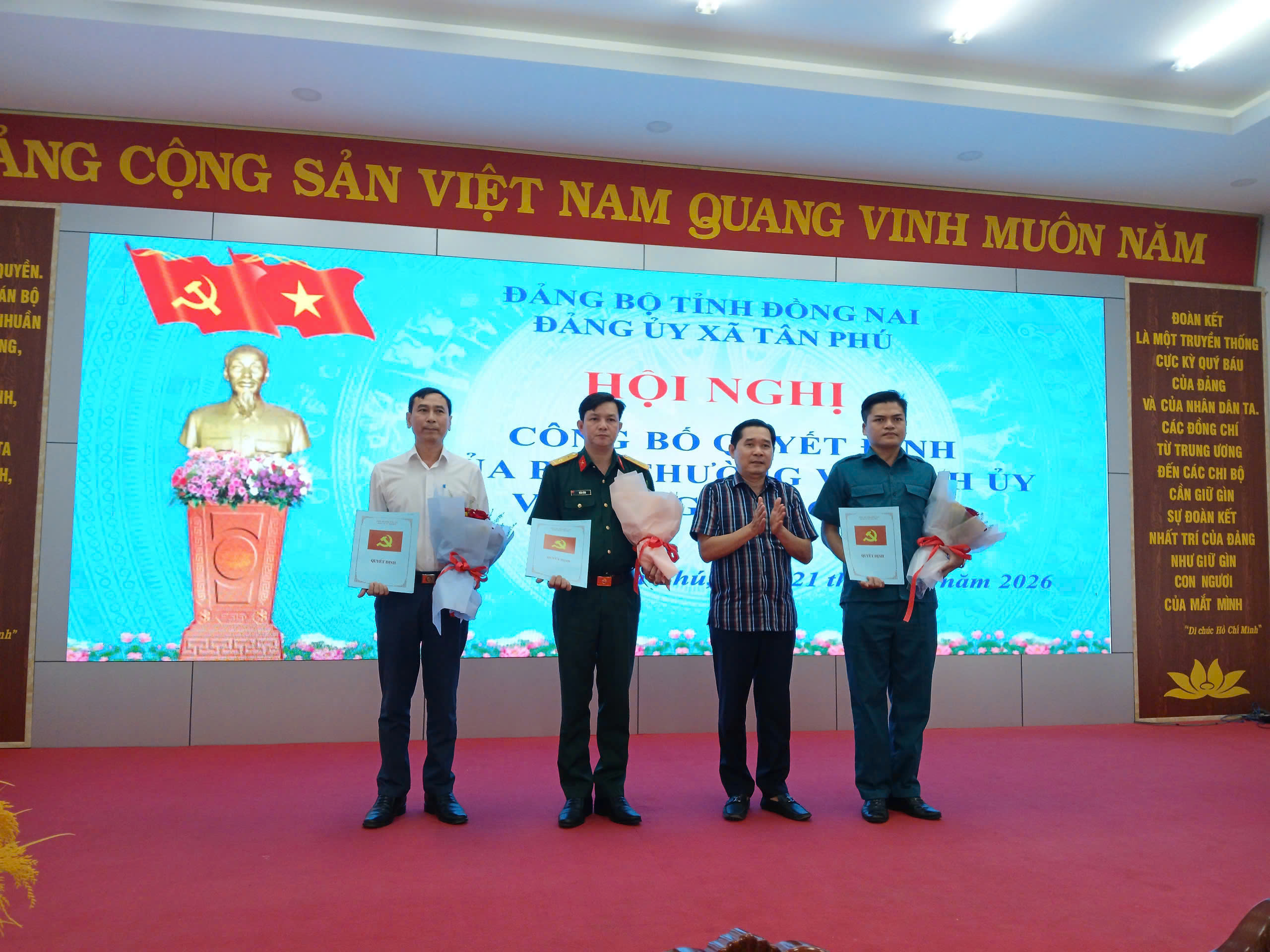 z7453381471912 c04264d7fdbb2843351d65471b2a5f4a