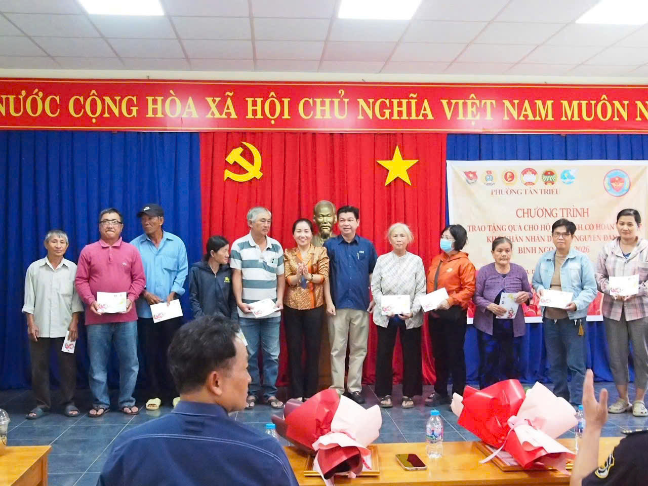 CHI CỤC HẢI QUAN KHU VỰC XVIII TRAO 105 PHẦN QUÀ TẾT CHO CÁC HỘ GIA ĐÌNH CÓ HOÀN CẢNH KHÓ KHĂN NHÂN DỊP TẾT NGUYÊN ĐÁN BÍNH NGỌ 2026