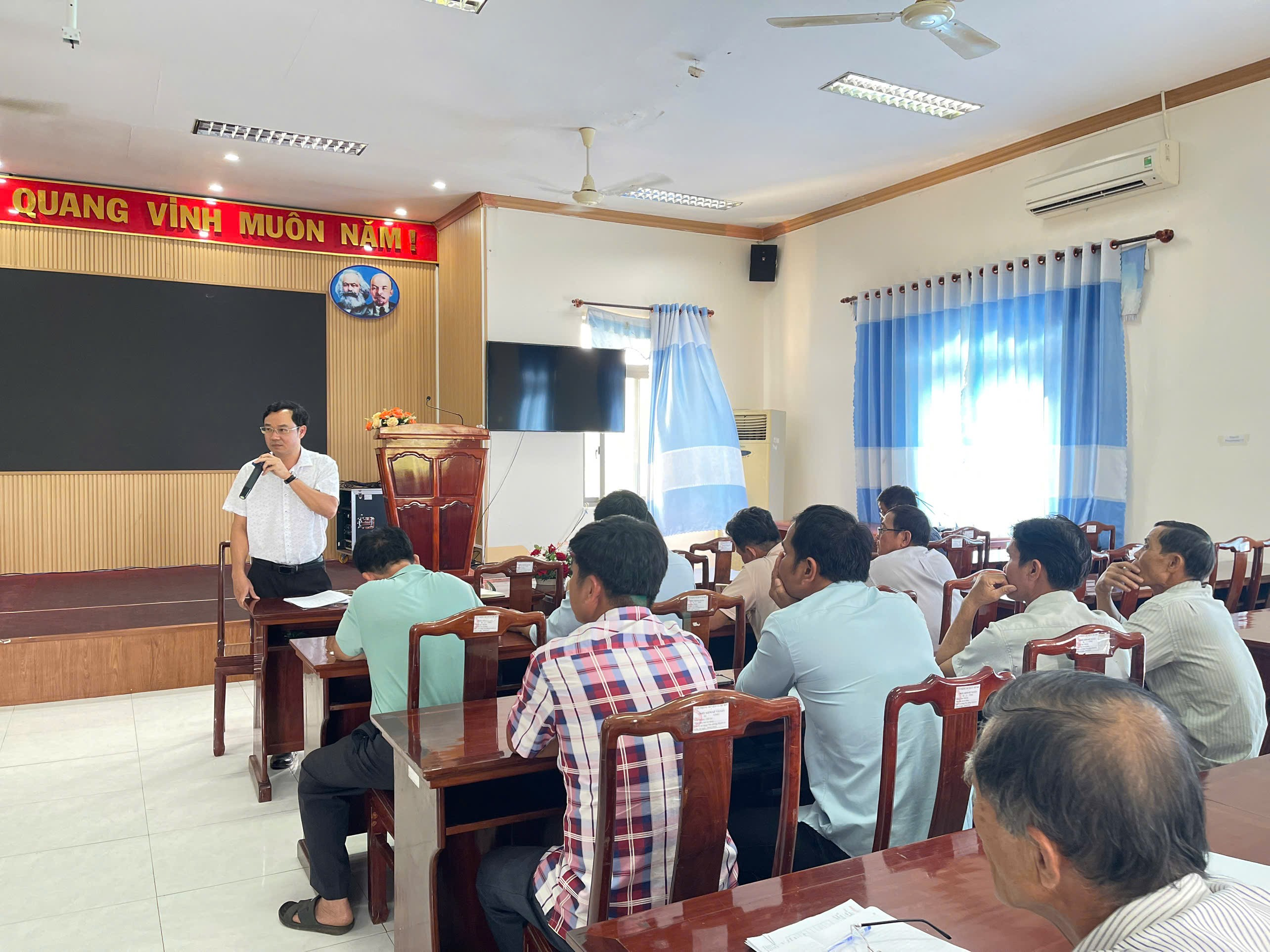 Ngân hàng Chính sách xã hội cùng các Trưởng ấp triển khai tháo gỡ khó khăn tín dụng chính sách xã hội