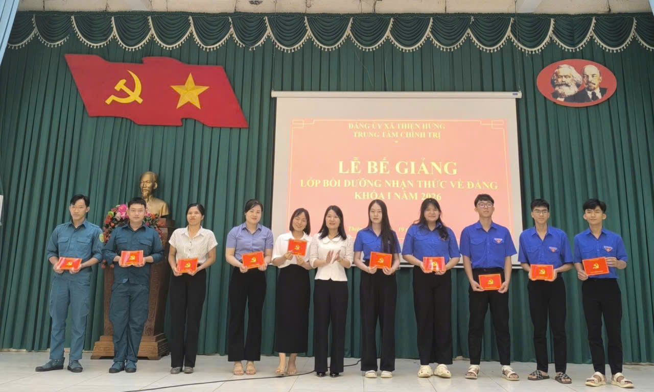 Description: C:\Users\toan\Desktop\Tin, bài\z7639773860645_d6f4337c303bb05b586b883737356.jpg?t=1762423301