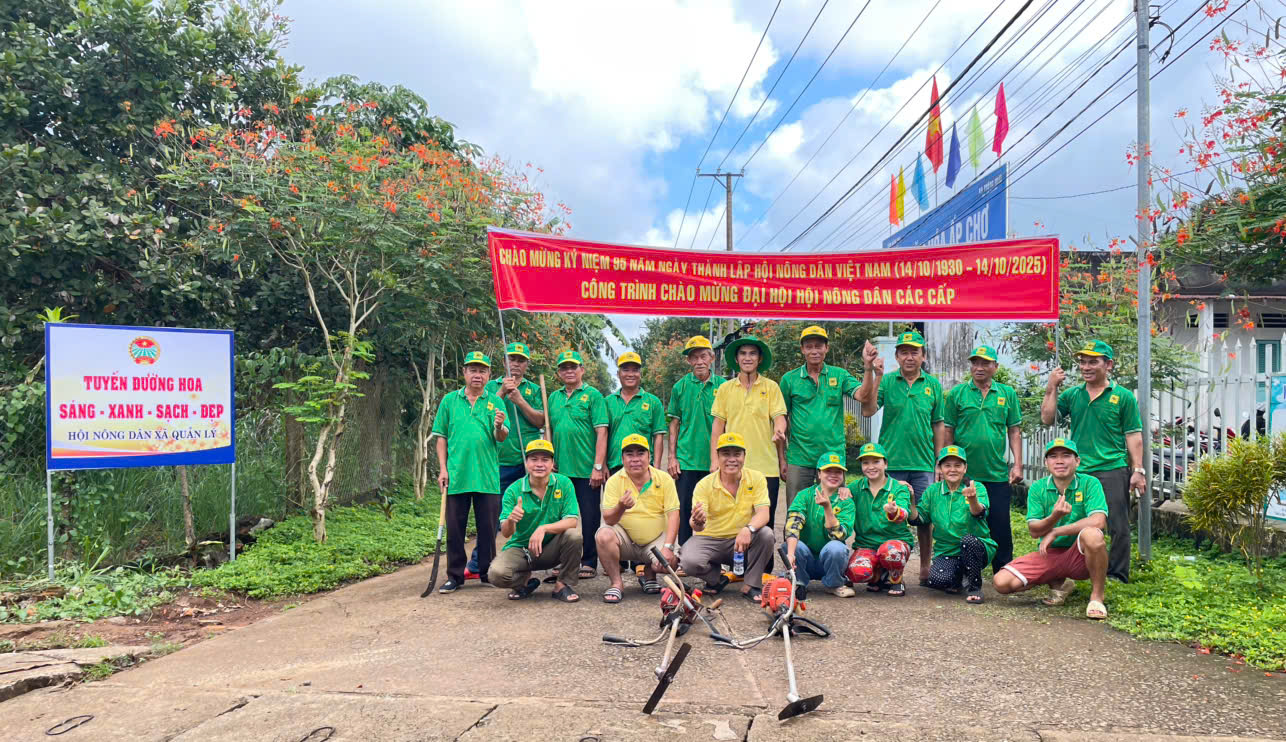 Ban chấp hành Hội nông dân xã Thống Nhất tại buổi lễ ra mắt