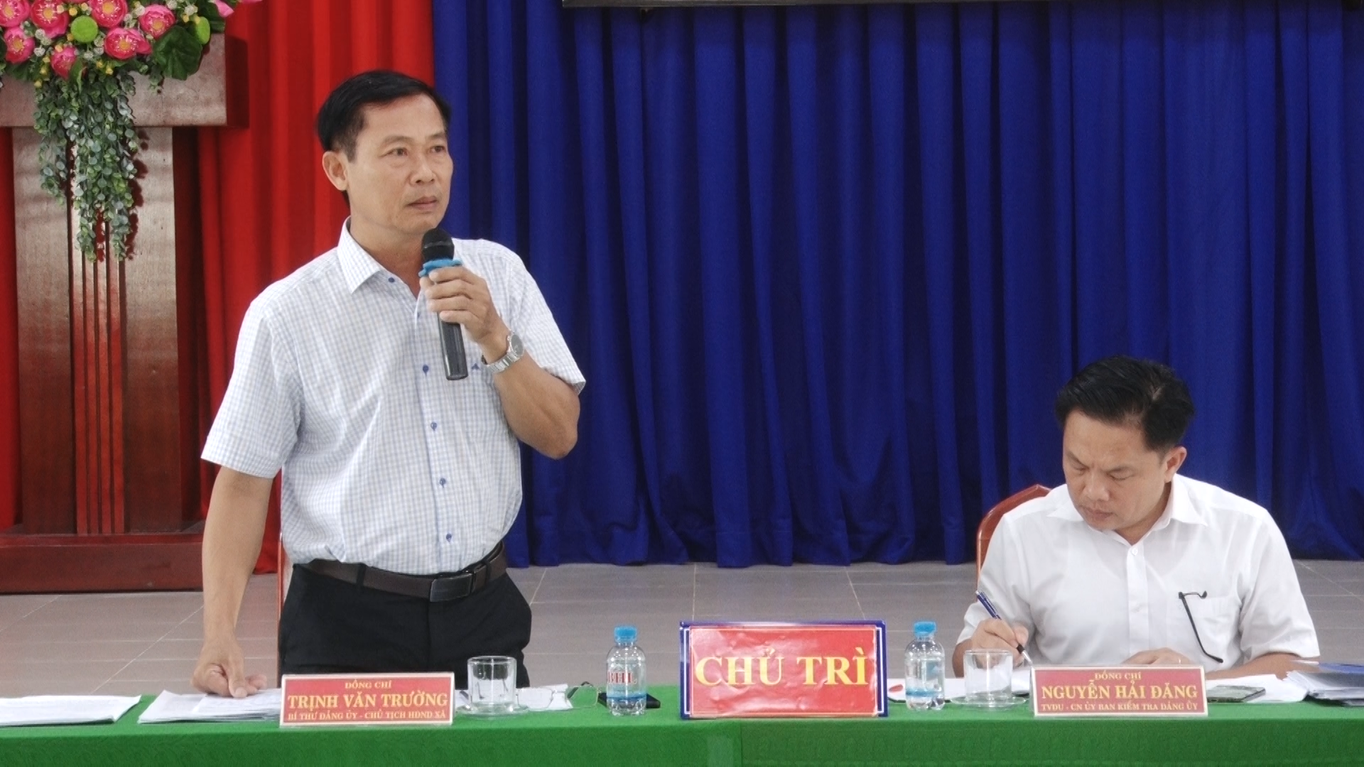 Đồng chí Trịnh Văn Trường Bí thư Đảng ủy, Chủ tịch HĐND xã phát biểu chỉ đạo tại hội nghị