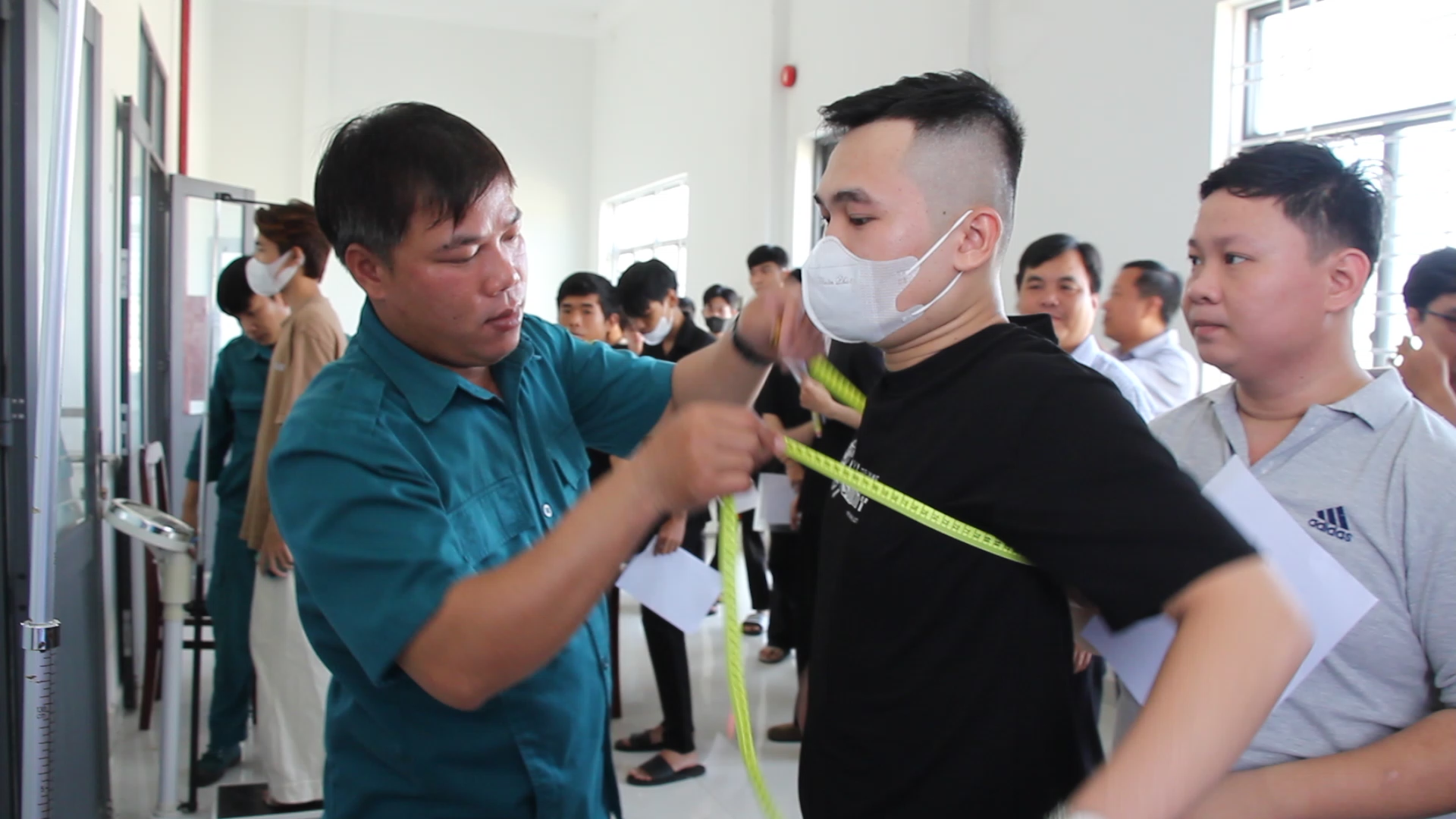 tổ chức khám thể lực cho thanh niên