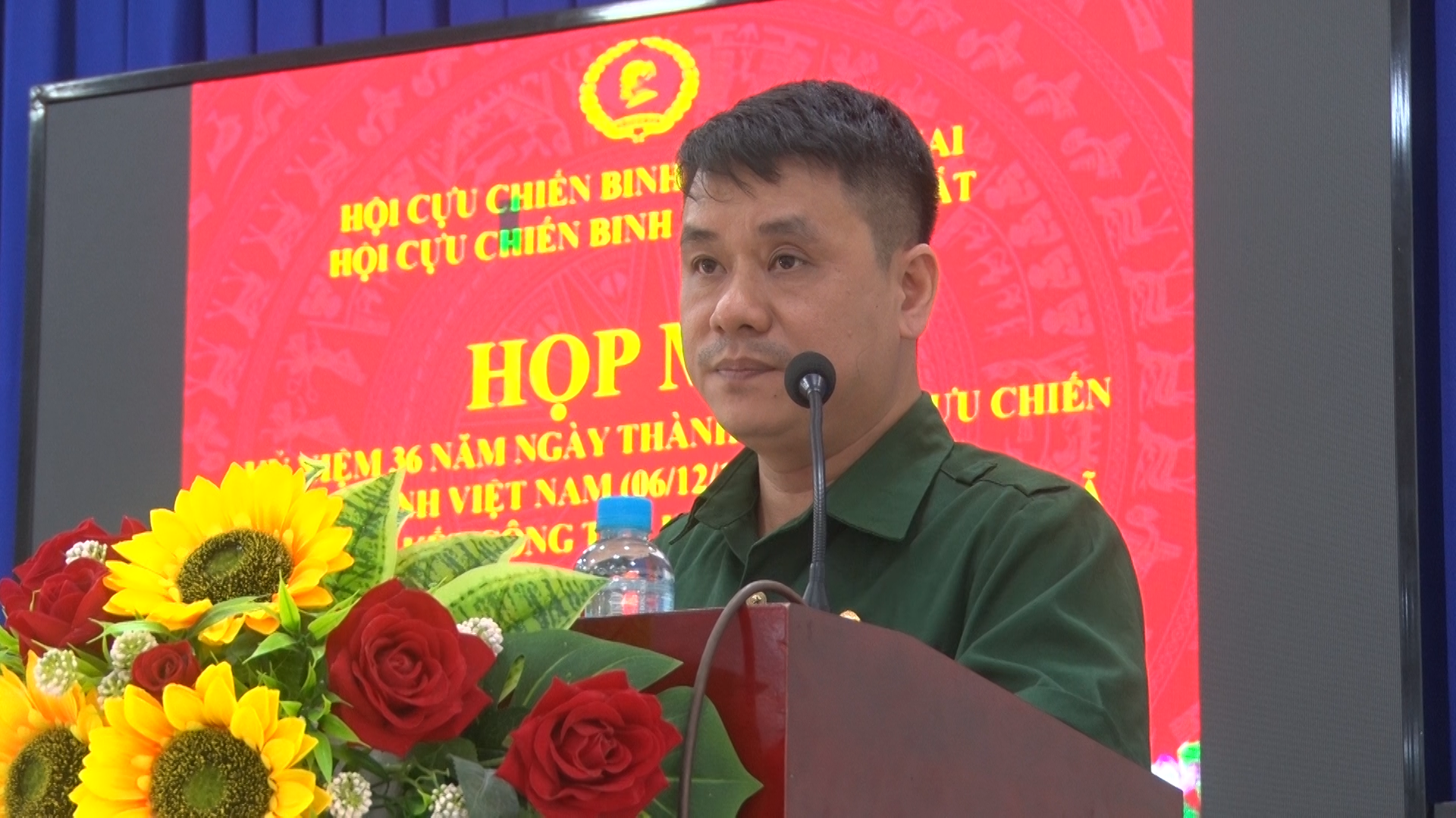 Đồng chí Nguyễn Văn Nhã Phó Chủ tịch UBMTTQ xã , Chủ tịch Hội CCB xã đọc diễn văn ôn lại truyền thống 36 năm thành lập Hội CCB Việt Nam