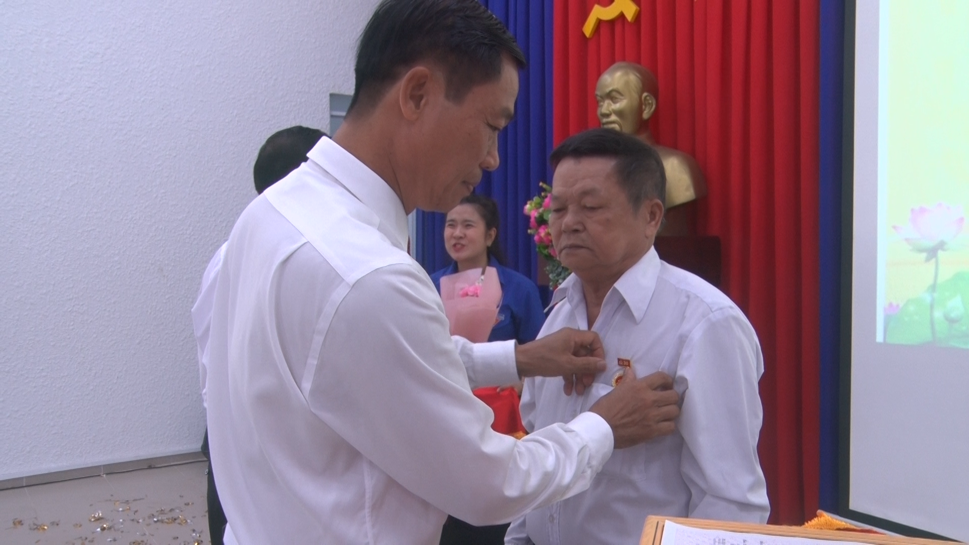 Xã Thống Nhất họp mặt kỷ niệm 96 năm ngày thành lập Đảng cộng sản Việt Nam