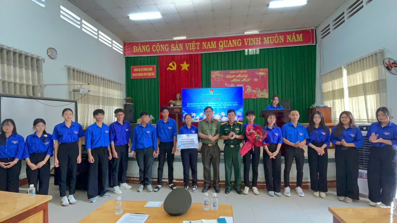 RA MẮT ĐỘI HÌNH THANH NIÊN TÌNH NGUYỆN HỖ TRỢ CÔNG TÁC BẦU CỬ ĐẠI BIỂU QUỐC HỘI KHÓA XVI VÀ ĐẠI BIỂU HĐND CÁC CẤP NHIỆM KỲ 2026 – 2031