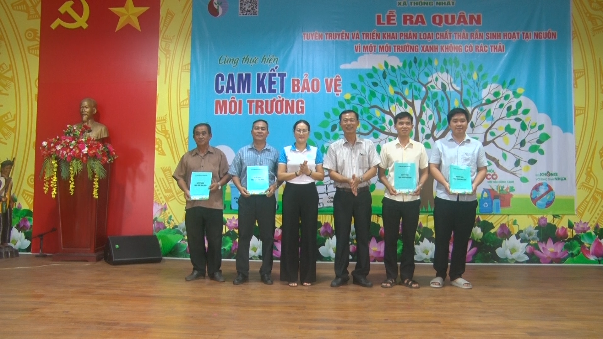 Trao Ngôi nhà xanh cho các ấp tại buổi Lễ