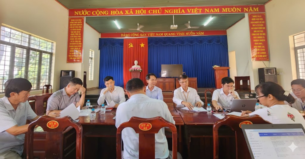 Phòng Văn Hóa chủ chì họp ban tổ chức hội thao tại hội trường UBND xã Thuận Lợi