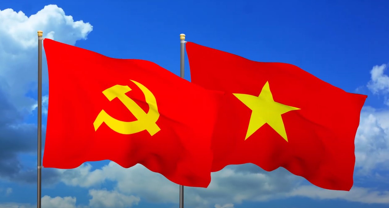 Treo cờ Tổ quốc và tổng vệ sinh môi trường chào mừng Đại hội Đảng các cấp