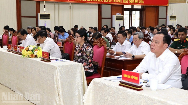 Lãnh đạo tỉnh Đồng Nai và đại biểu tham dự.