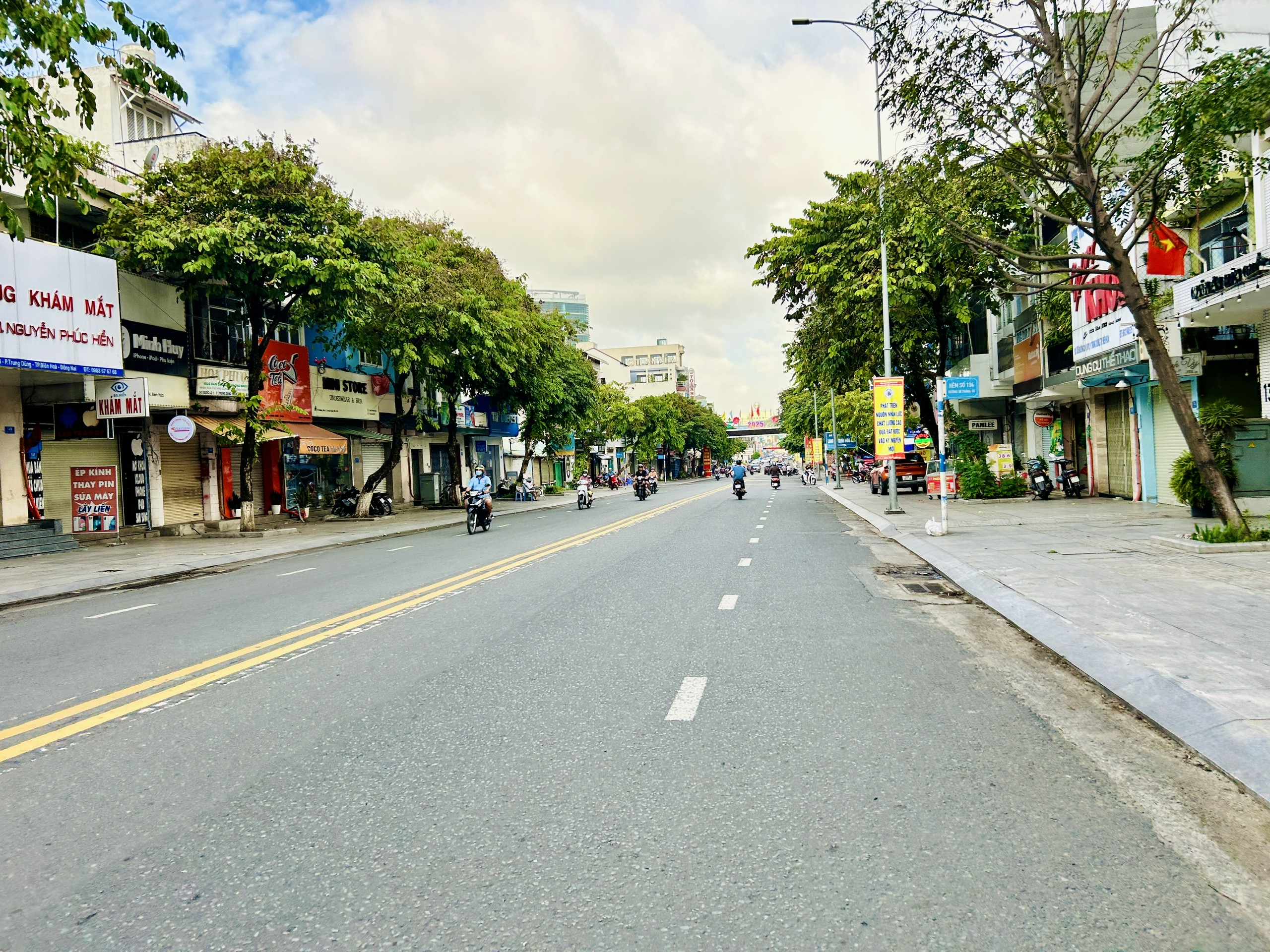 Đường 30/4 thuộc Khu phố 2 và Khu phố 3 phường Trung Dũng (cũ) lần lượt được đổi tên thành Khu phố Nam Hà và Khu phố Trung Dũng. Ảnh: Nguyễn Trọng Hiếu