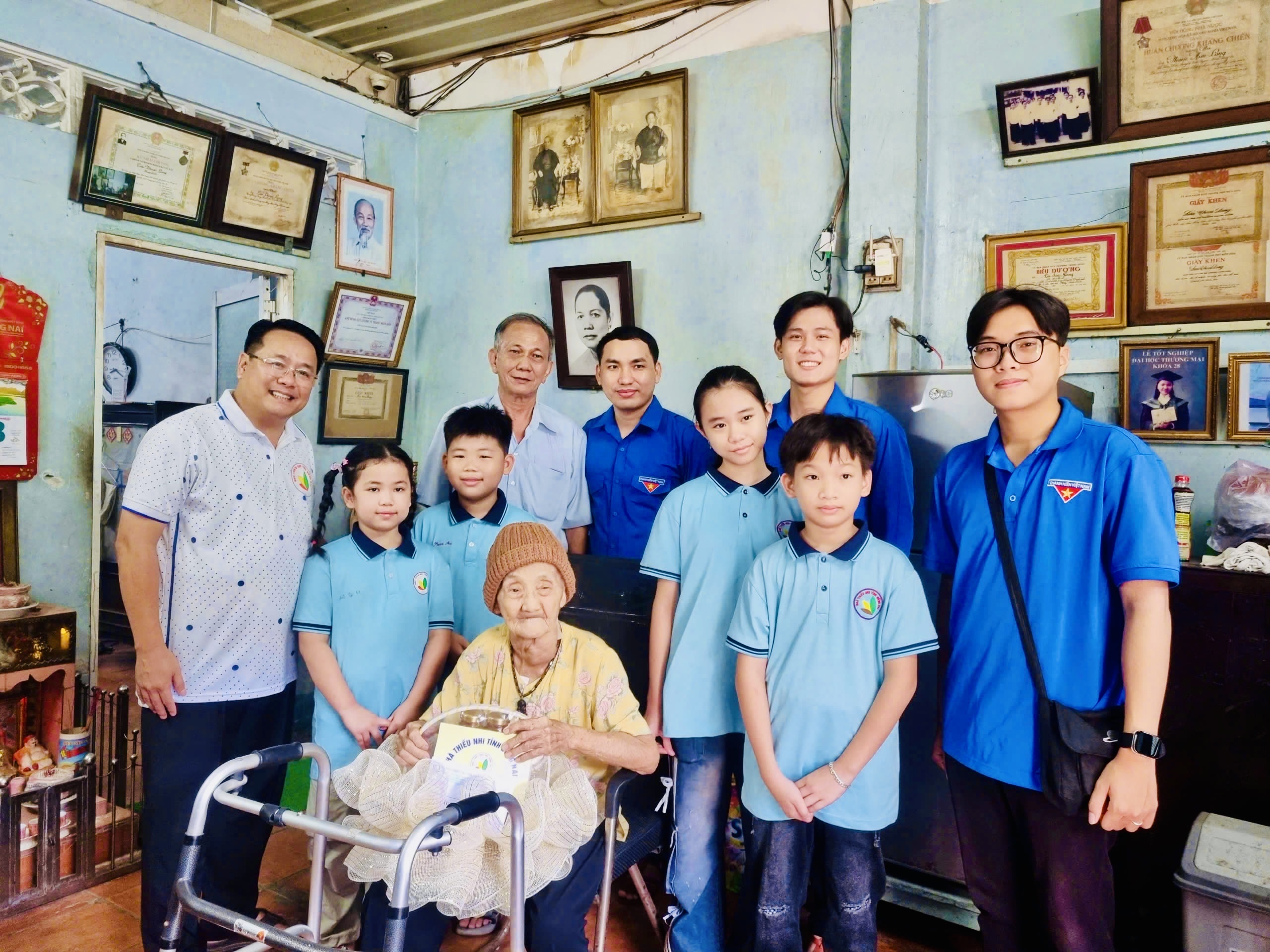 Bữa cơm sum vầy - ấm áp yêu thương