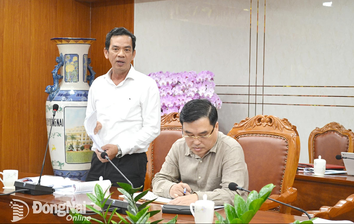 Đồng chí Trần Trung Nhân, Ủy viên Ban Thường vụ Tỉnh ủy, Chủ nhiệm Ủy ban Kiểm tra Tỉnh ủy phát biểu tại phiên họp. Ảnh: Phương Hằng