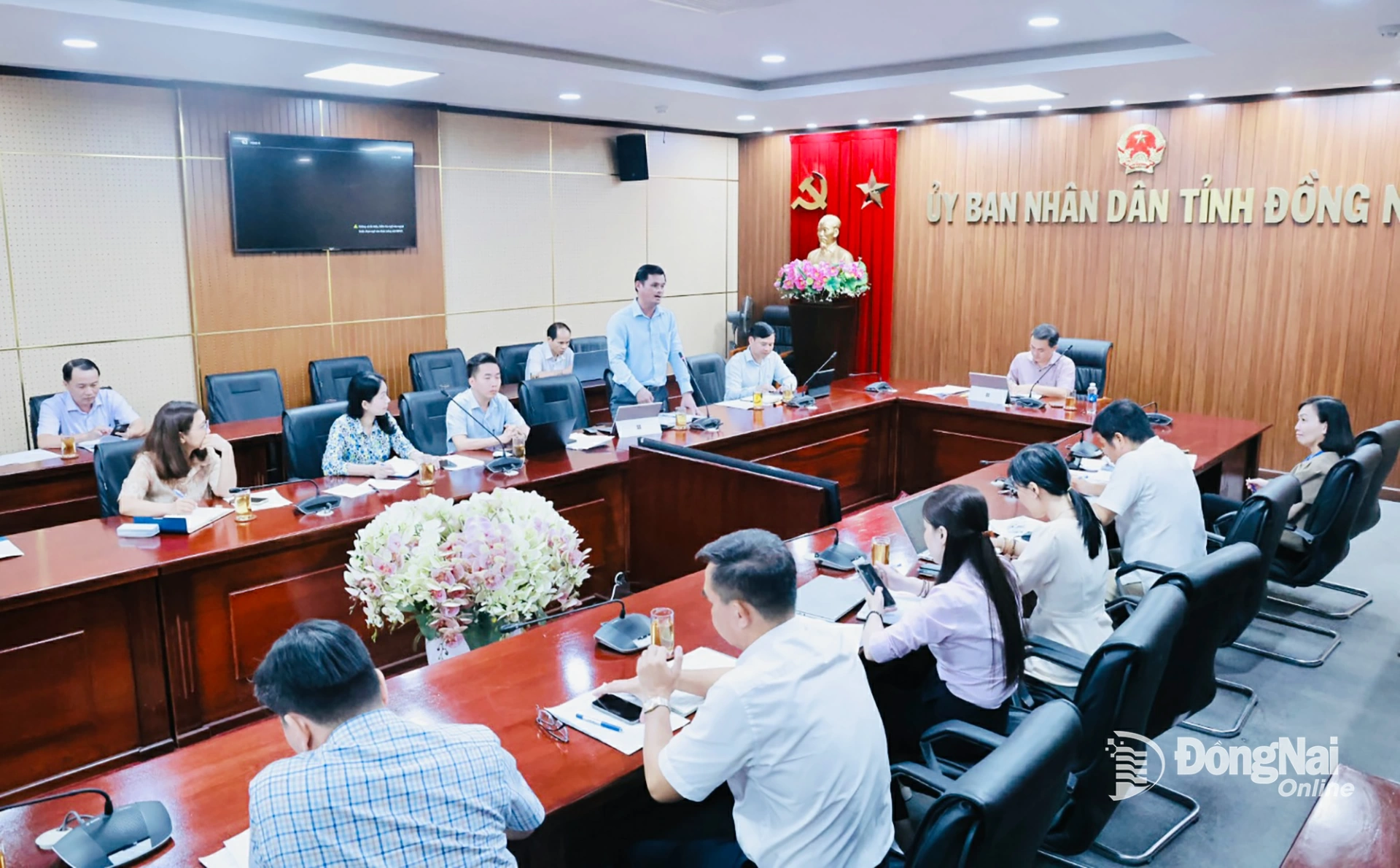 Đại diện Sở Nông nghiệp và Môi trường tỉnh Đồng Nai trình bày các giải pháp tạo quỹ đất để xây dựng trường học. Ảnh: Công Nghĩa