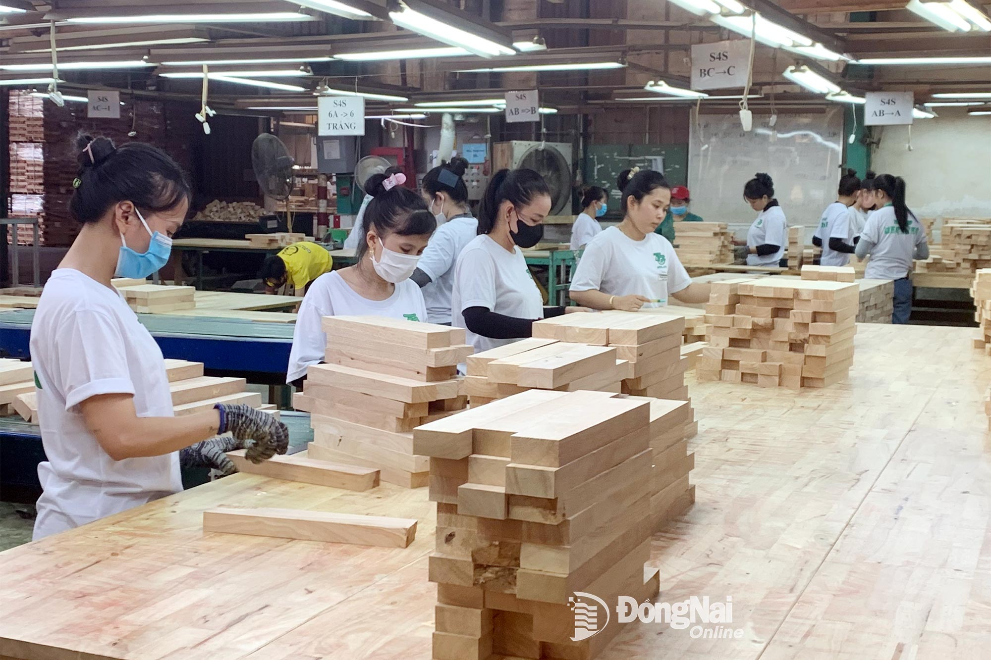 Đồng Nai đang là điểm đến hấp dẫn của các nhà đầu tư. Trong ảnh: Hoạt động sản xuất gỗ tại Công ty TNHH MEGATEC, phường Chơn Thành, tỉnh Đồng Nai. Ảnh: Minh Luận
