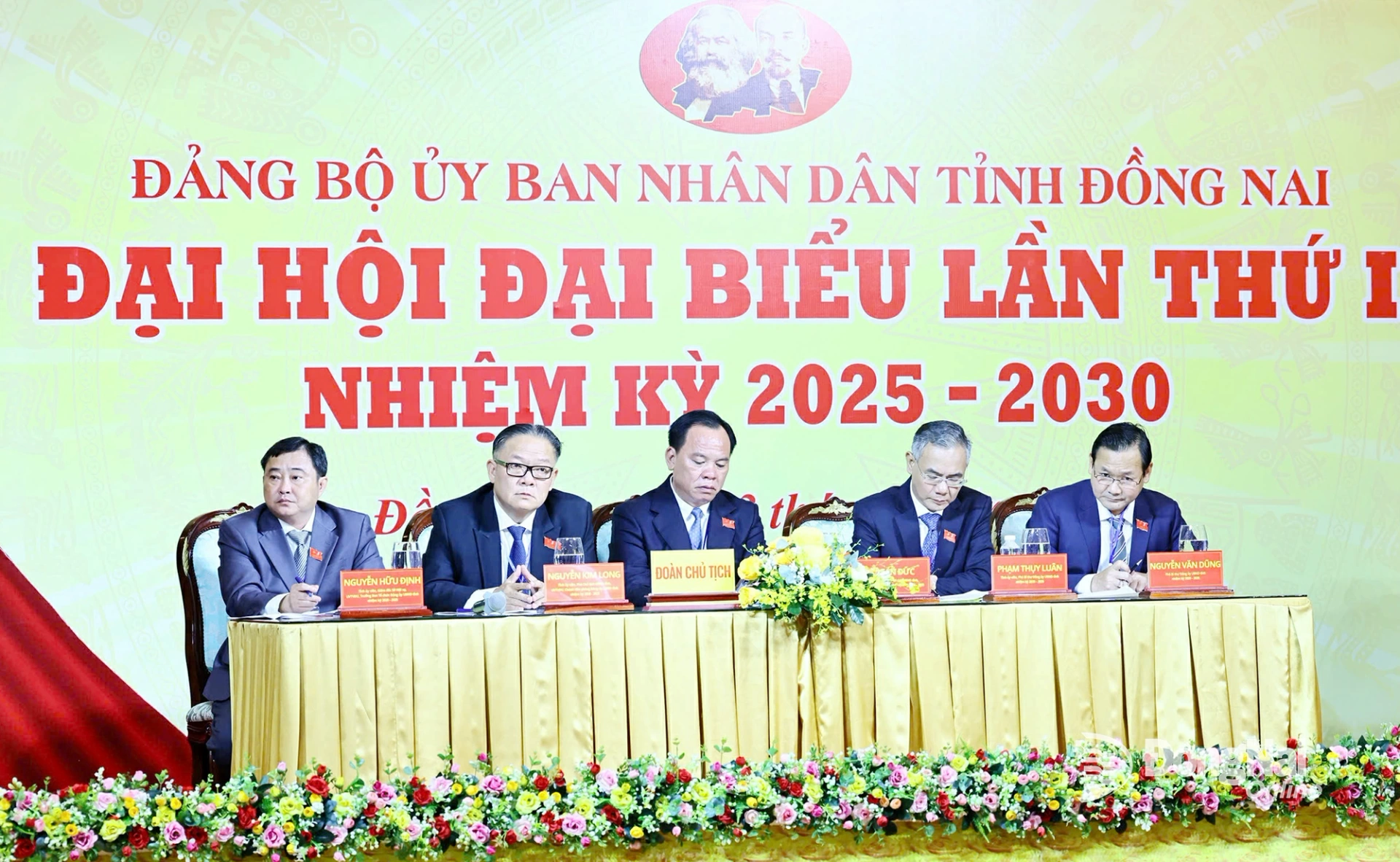Đoàn Chủ tịch điều hành đại hội. Ảnh: Công Nghĩa